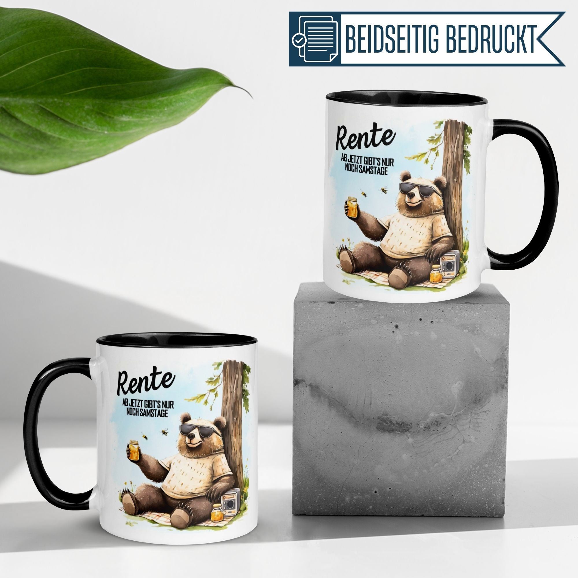 Momentals® Tasse Rente mit witzigem Bär genießt den Ruhestand, ideal als Geschenk für Kollegen.