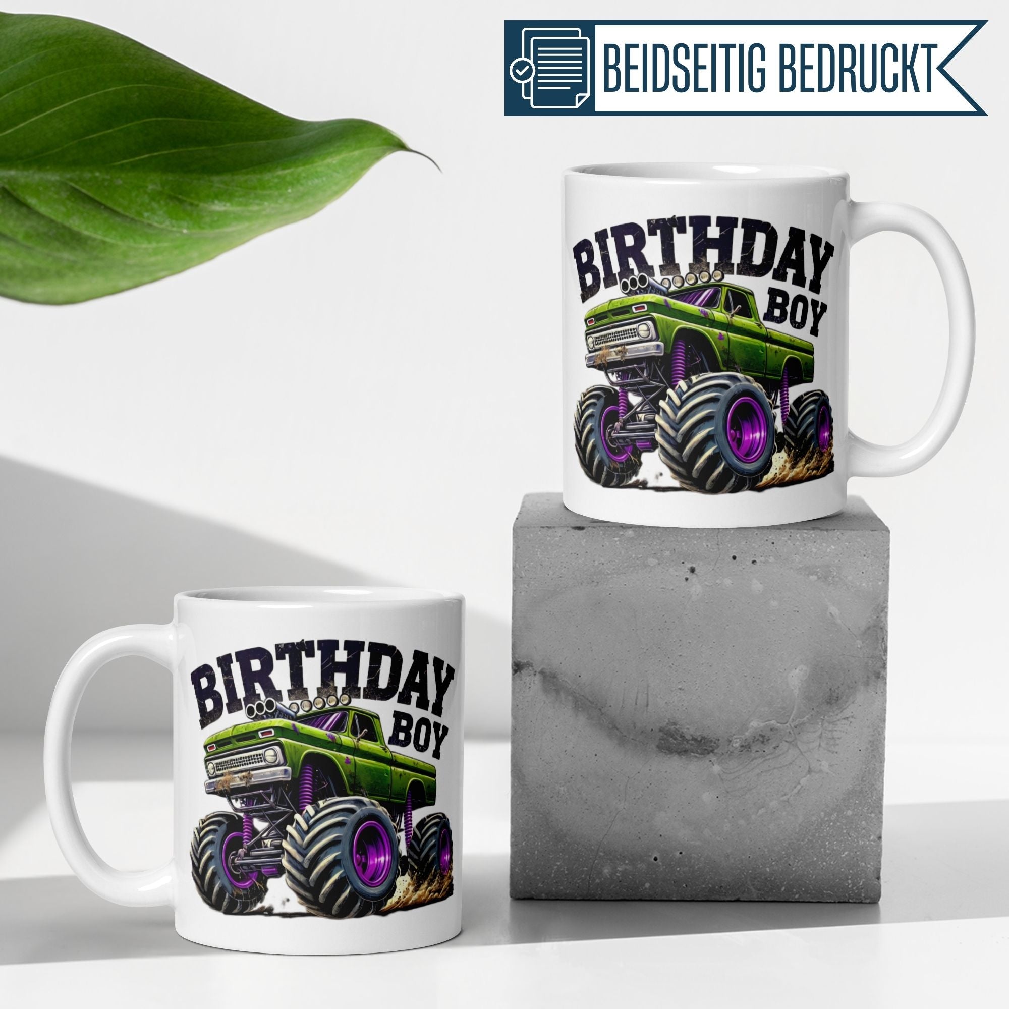 Momentals® Monstertruck Tasse für Geburtstag mit Comicstil, perfekt für kleine und große Action-Fans.