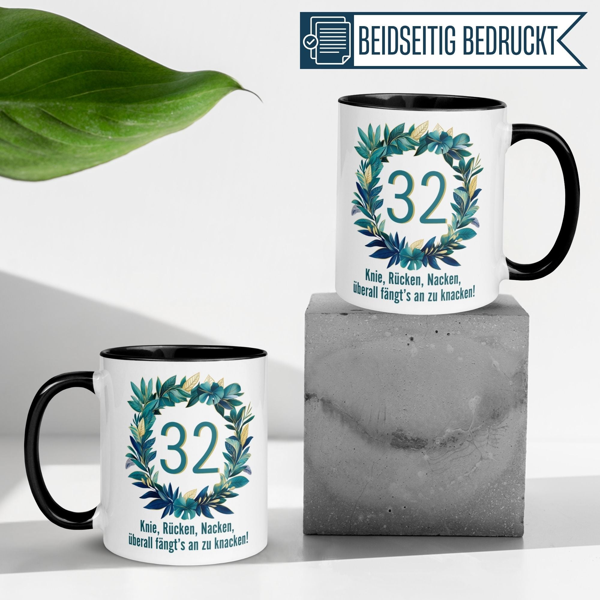 Momentals® Tasse zum 32. Geburtstag mit humorvollem Kranz und Spruch für Männer, perfekt als Geschenk.