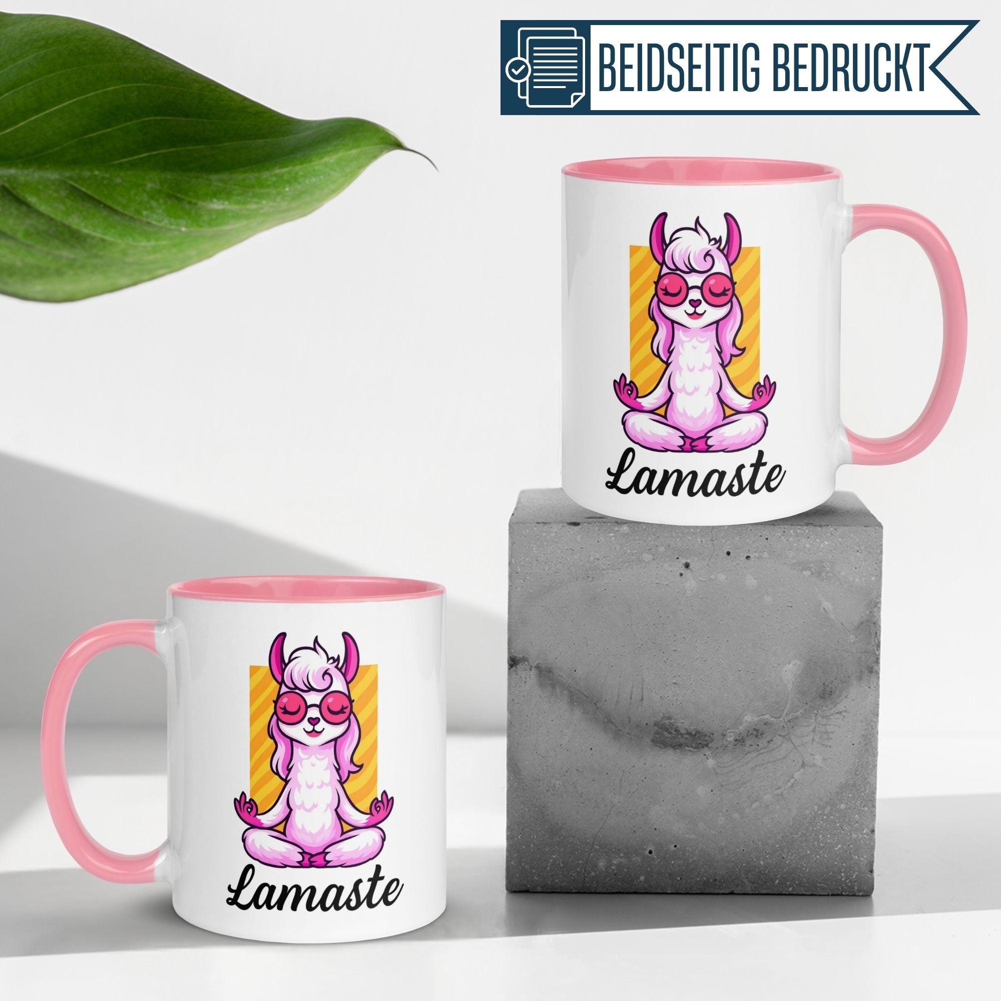 Momentals Tasse mit Lama-Motiv und 'Lamaste'-Spruch, witzig und farbenfroh.