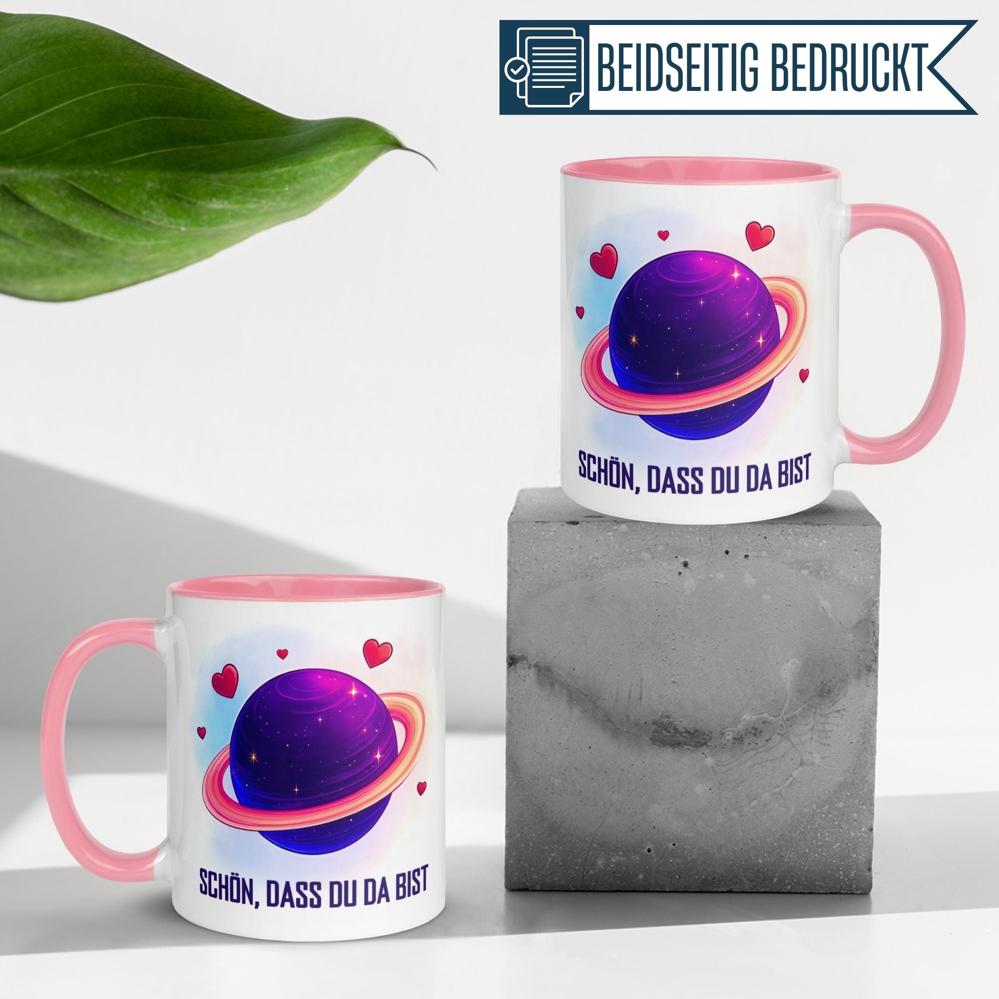 Bunte Momentals Tasse mit Planet und Herzen, Motto: Schön, dass du da bist, perfekt für Wertschätzung bei jeder Kaffeepause.