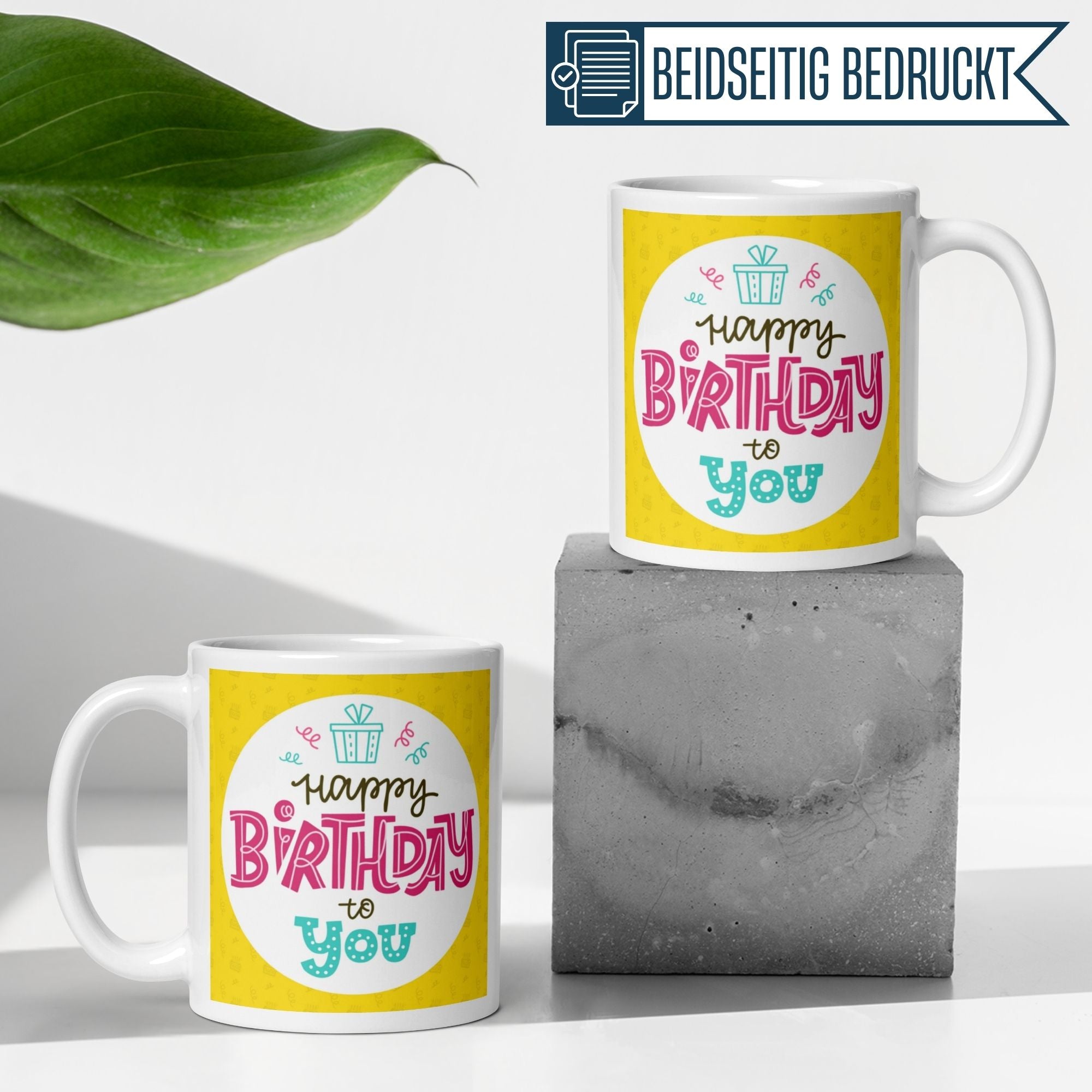 Bunte Momentals Tasse mit Schriftzug "Happy Birthday to you" auf gelbem Hintergrund, als perfektes Geburtstagsgeschenk.