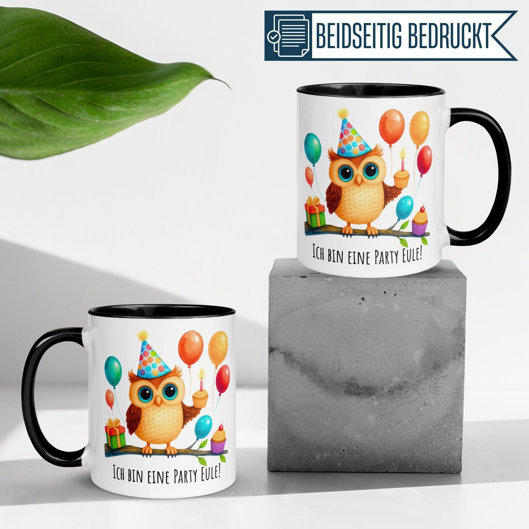 Momentals® Tasse mit feiernder Eule in Partyhut, Konfetti und bunten Luftballons, perfekt für Geburtstagsfeiern.