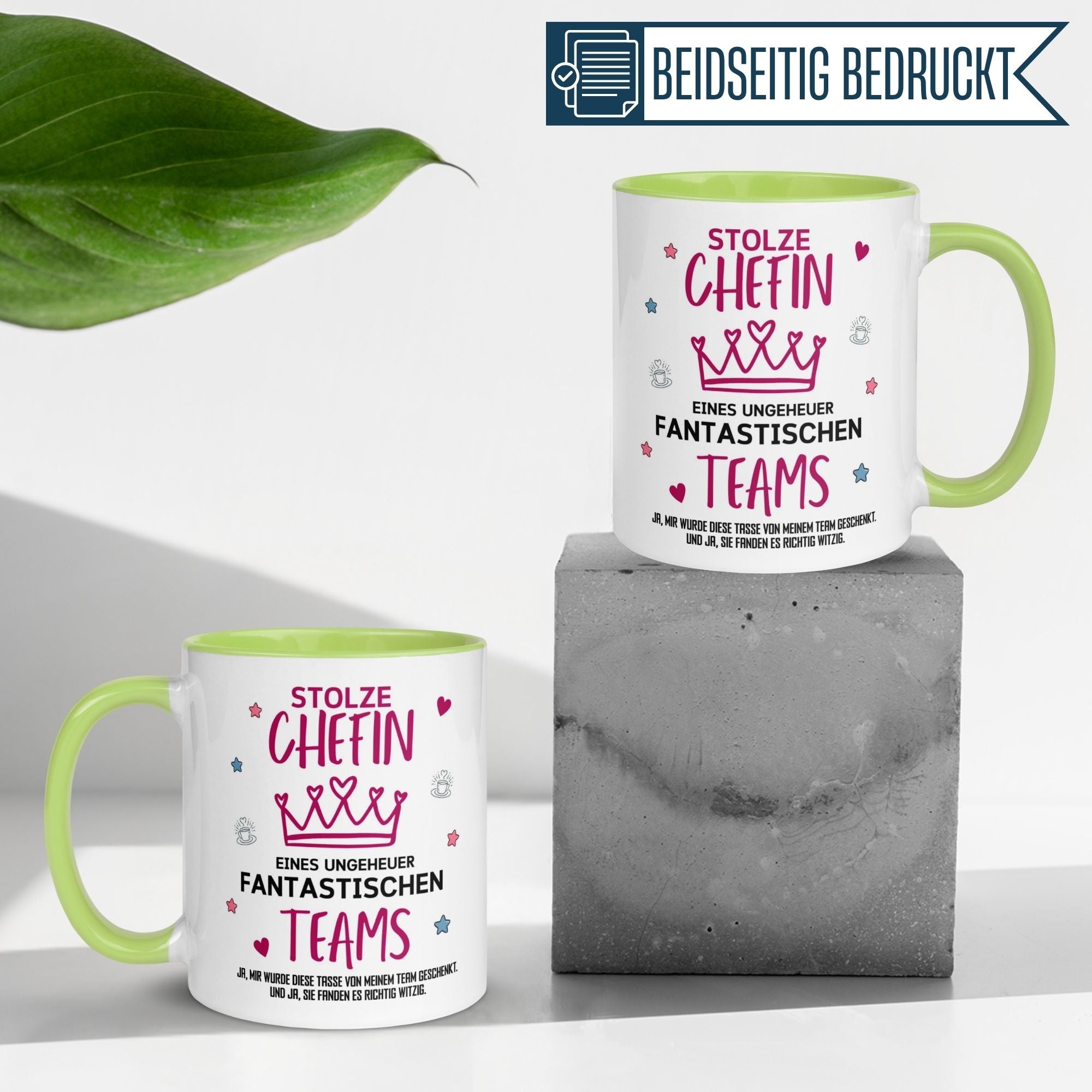 Momentals Tasse Chefin in Pink mit Spruch für stolze Chefin eines fantastischen Teams, beidseitig bedruckt.
