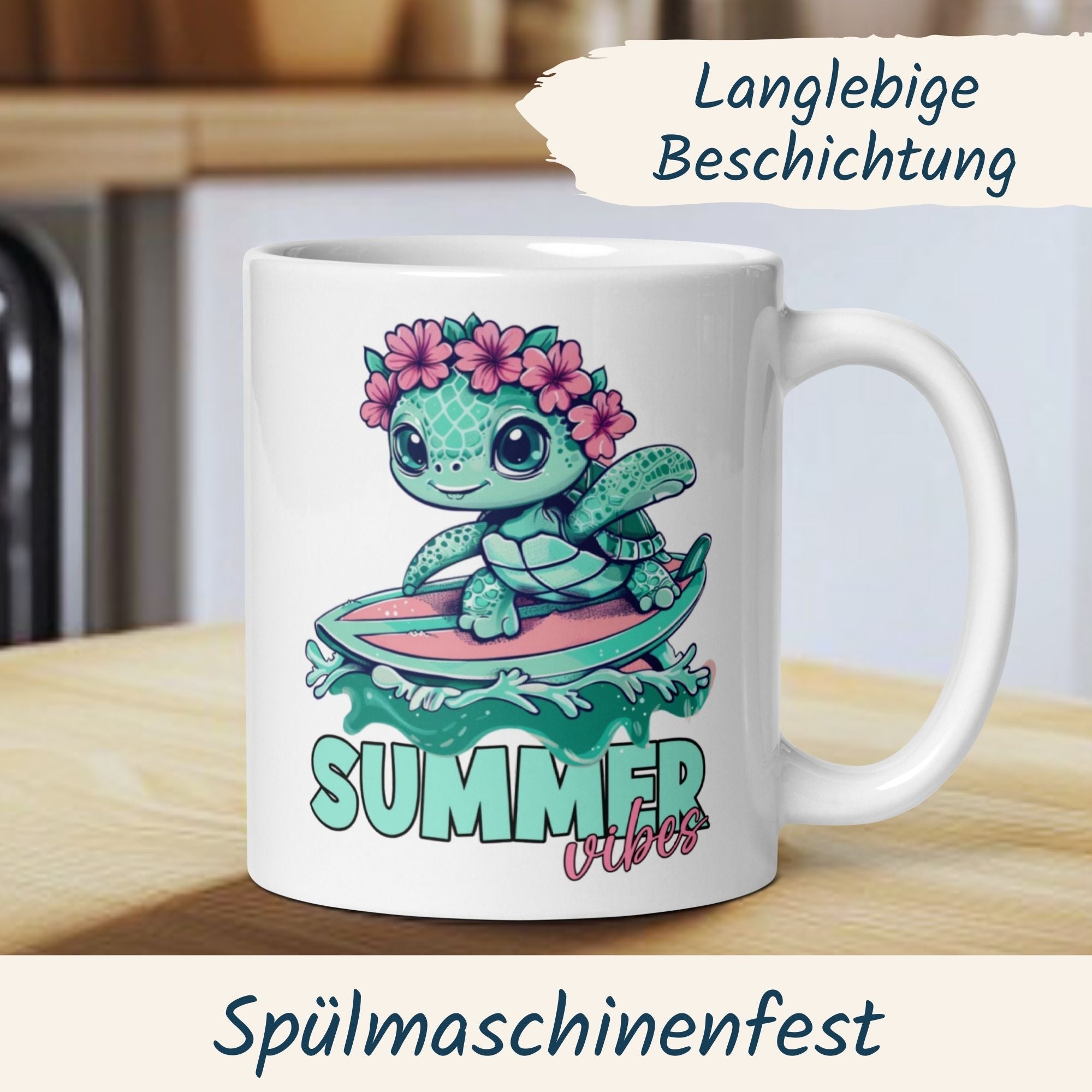 Weißer Becher mit Schildkröte im Surfbrett-Look und "Summer Vibes" Schriftzug, ideal für Sommerliebhaber.