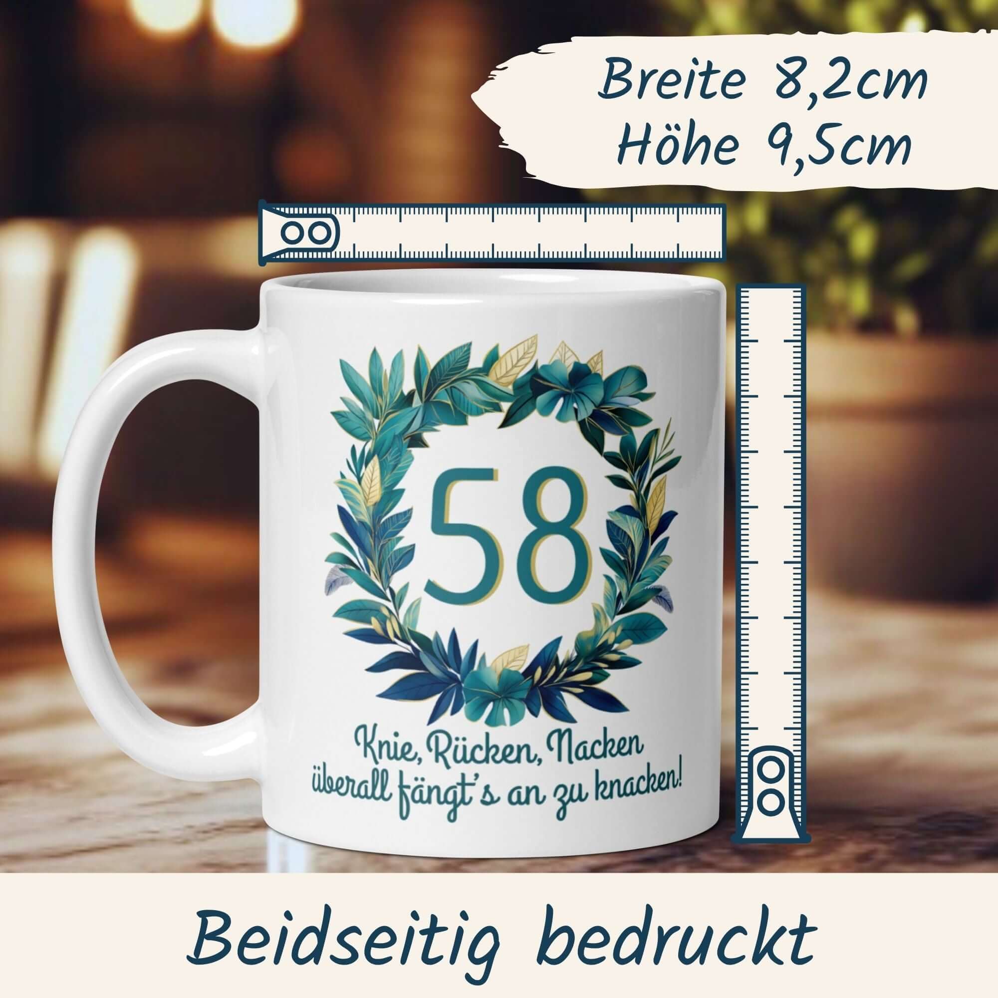 Momentals® Tasse 58. Geburtstag | Kranz & Spruch | Knie Rücken Nacken - überall fängts an zu knacken • Momentals