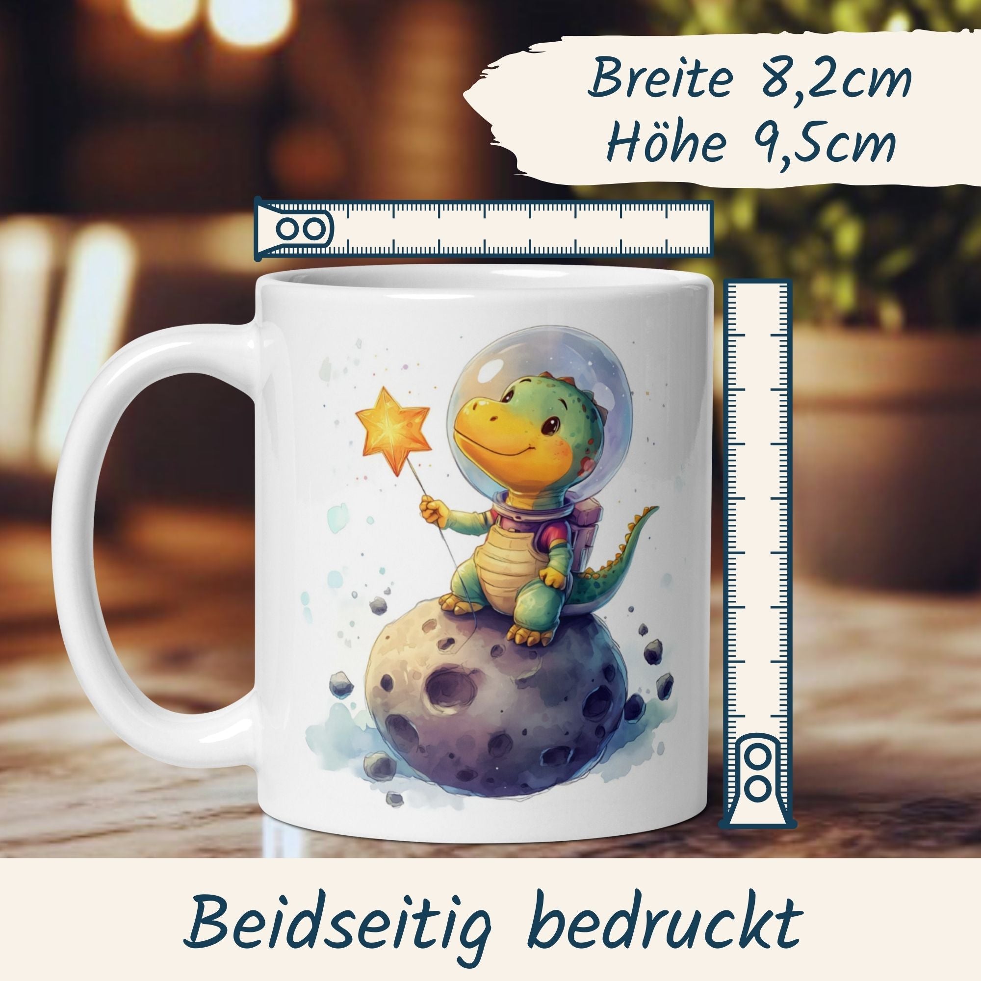 Tasse Dinosaurier-Astronaut mit Dino im Raumanzug auf Mond, der Stern hält, ideal für Frühstück oder Büro.