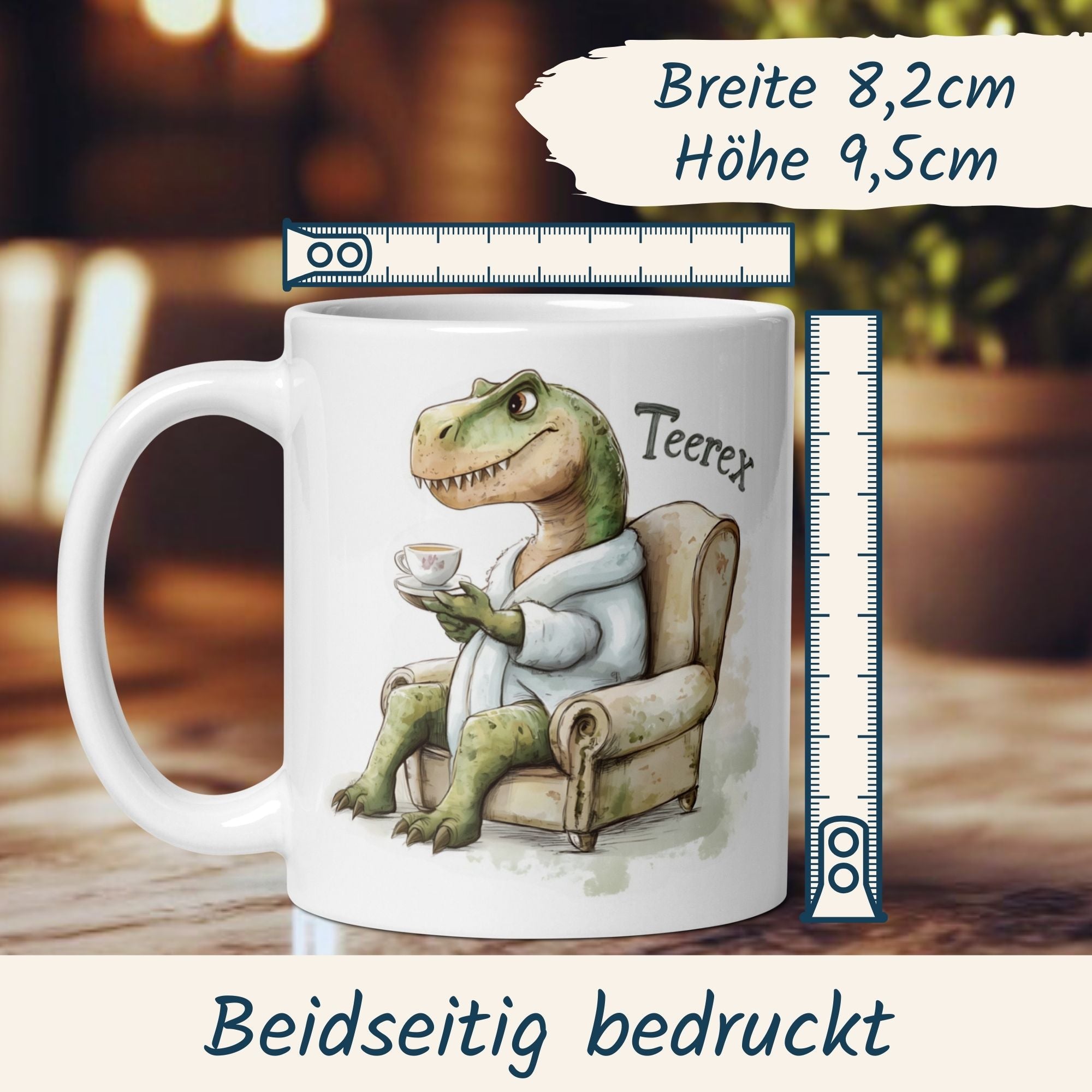 Momentals Tasse mit T-Rex im Bademantel, humorvolles Design für Teeliebhaber und Dino-Fans.
