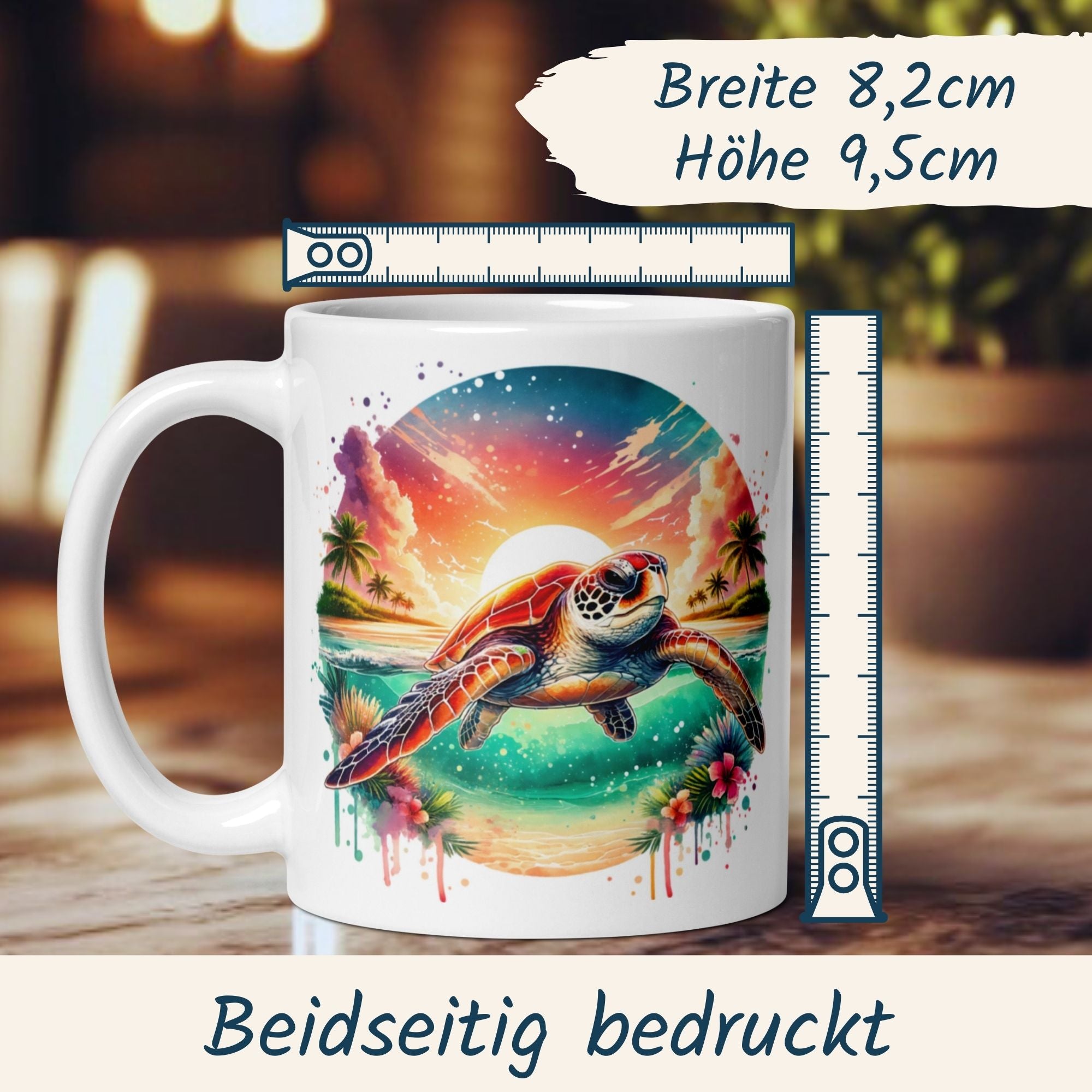 Momentals Tasse mit Schildkröte vor Sonnenuntergang und Palmen, tropisches Design für Strandliebhaber.