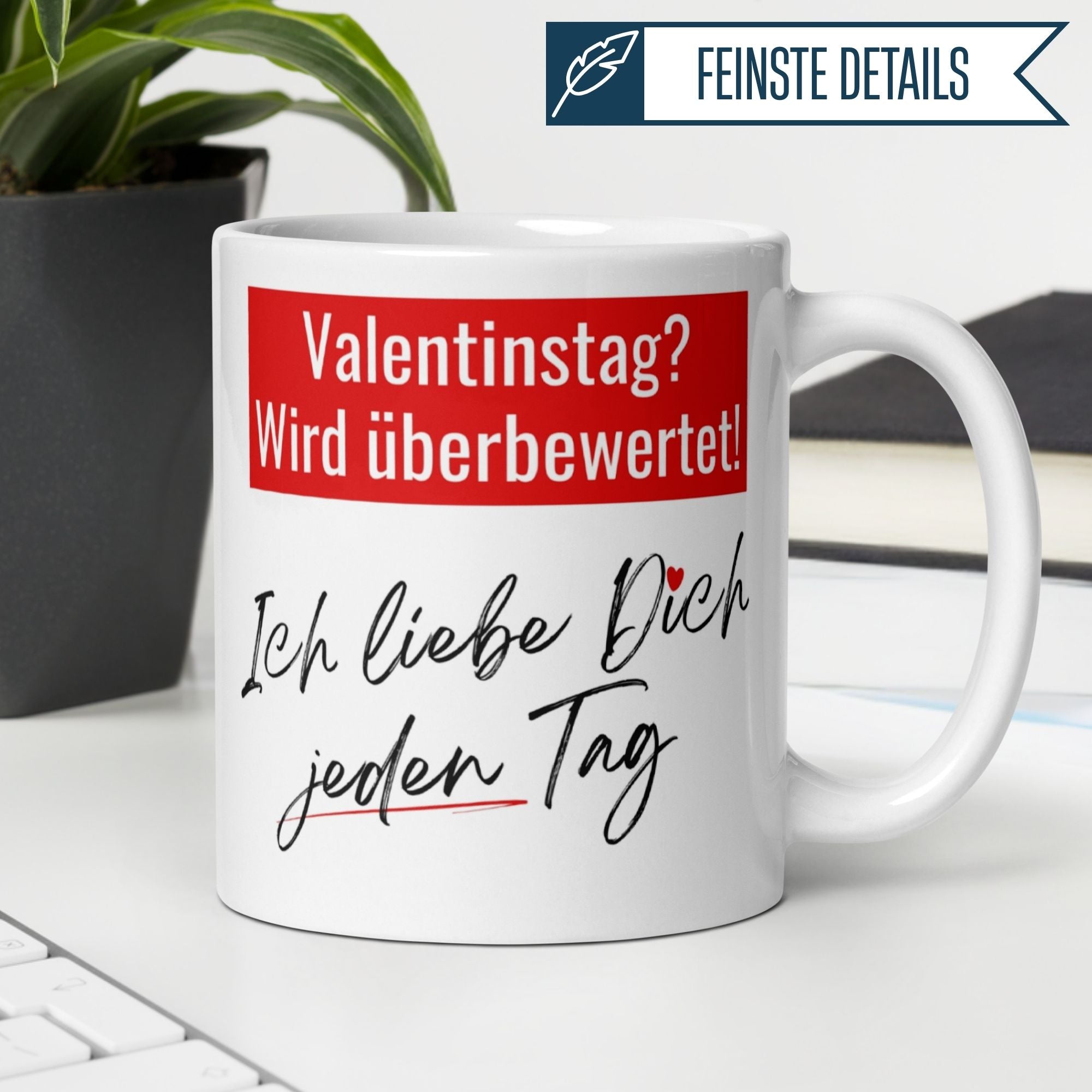 Momentals® Tasse mit Aufschrift: Valentinstag? Wird überbewertet! Ich liebe Dich jeden Tag.