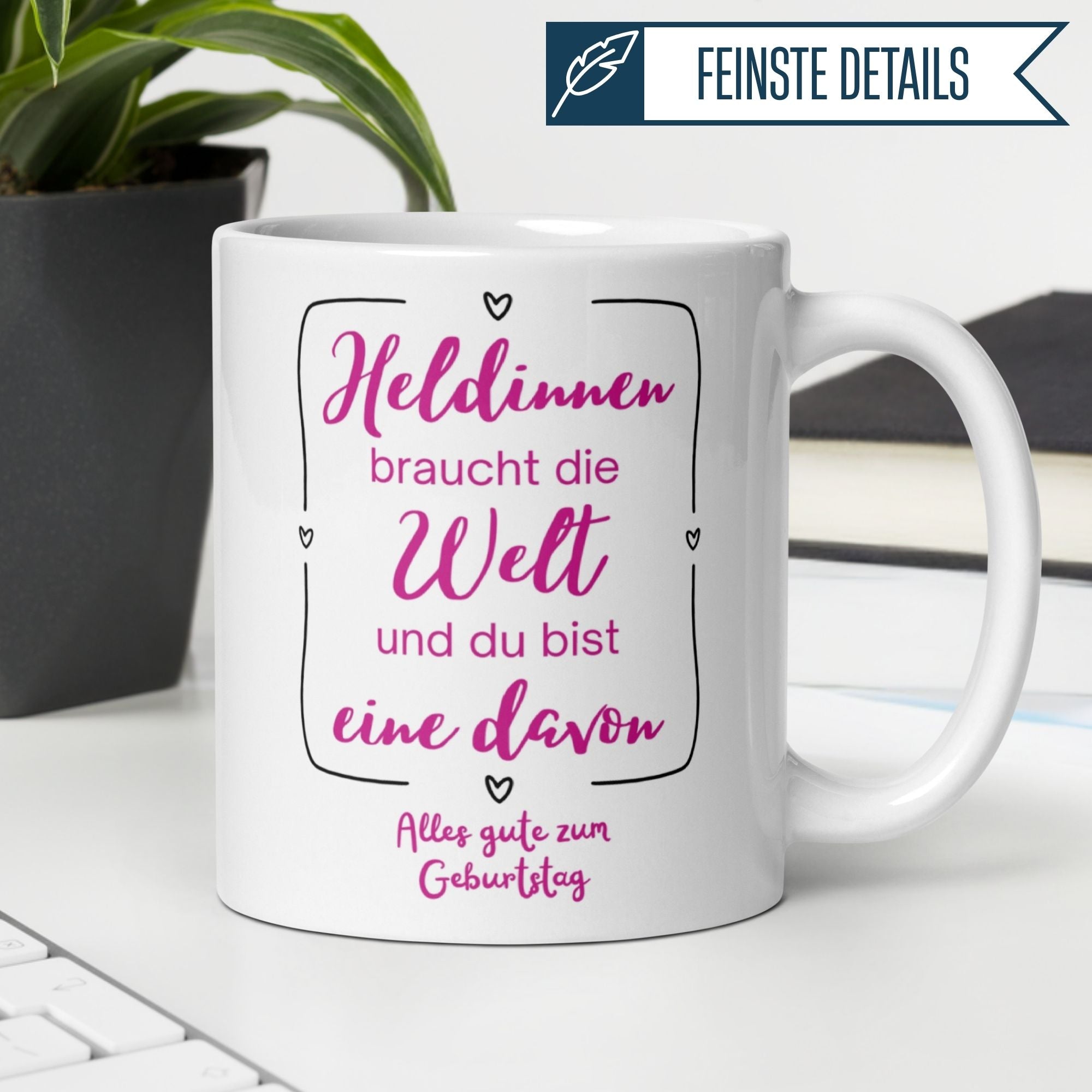 Weißer Glückstasse mit Spruch für Superheldinnen zum Geburtstag, ideal als Geschenk bringt Freude.