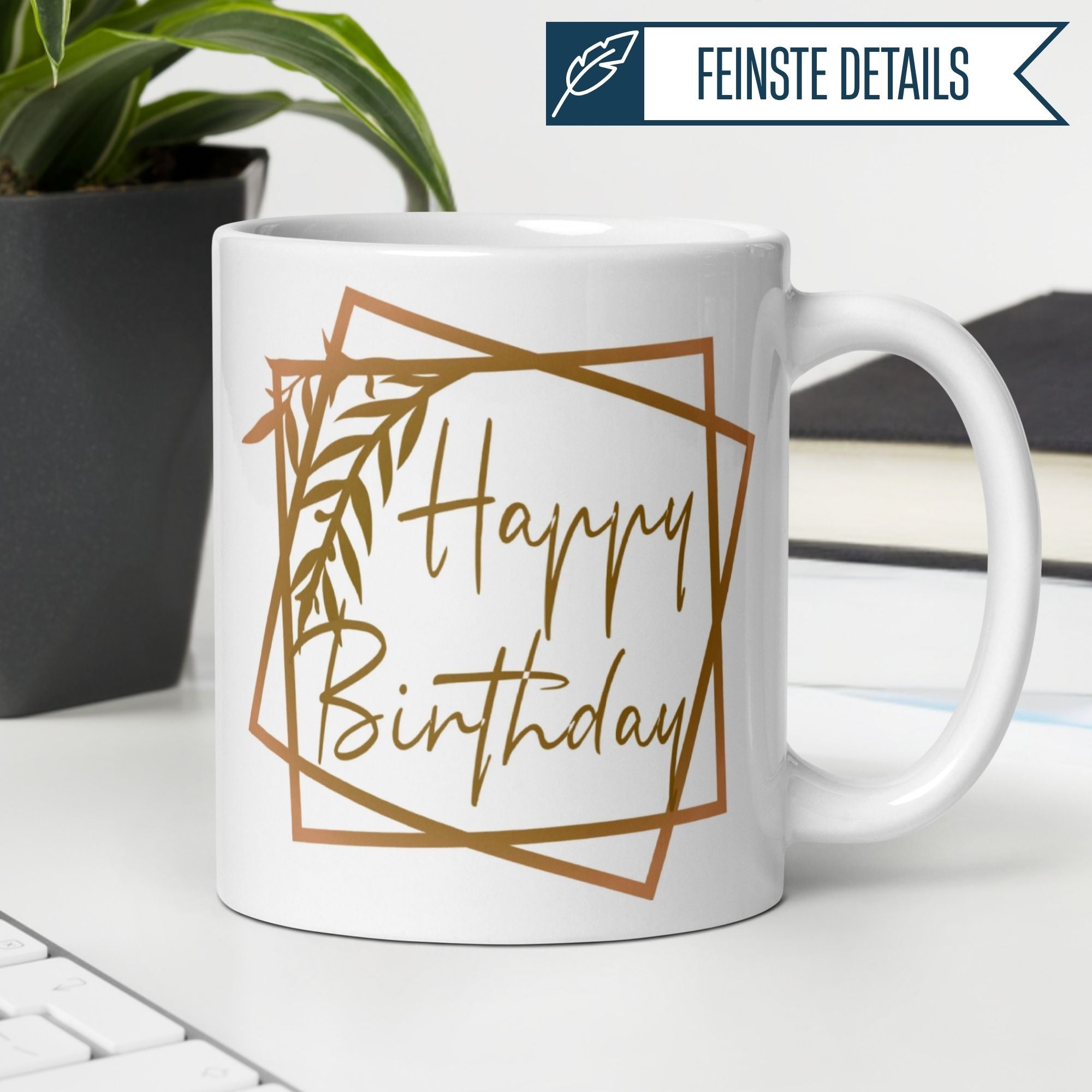 Elegante weiße Tasse mit goldenem "Happy Birthday" Schriftzug und Rahmen, ideal für Geburtstagsgeschenke.