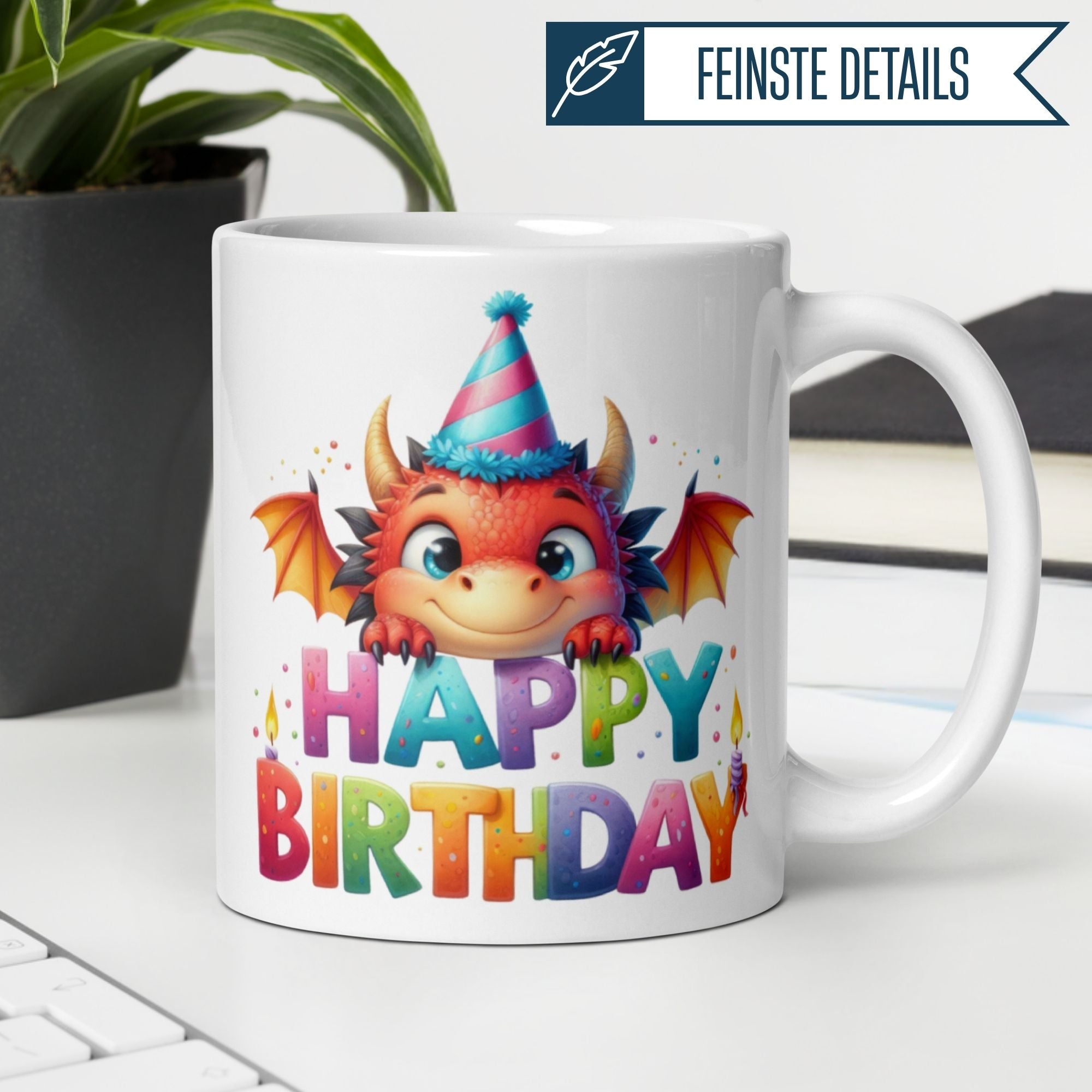 Momentals® Tasse mit jubilierendem Drachen und 'Happy Birthday' Schriftzug, ideal für Geburtstagsfeiern.
