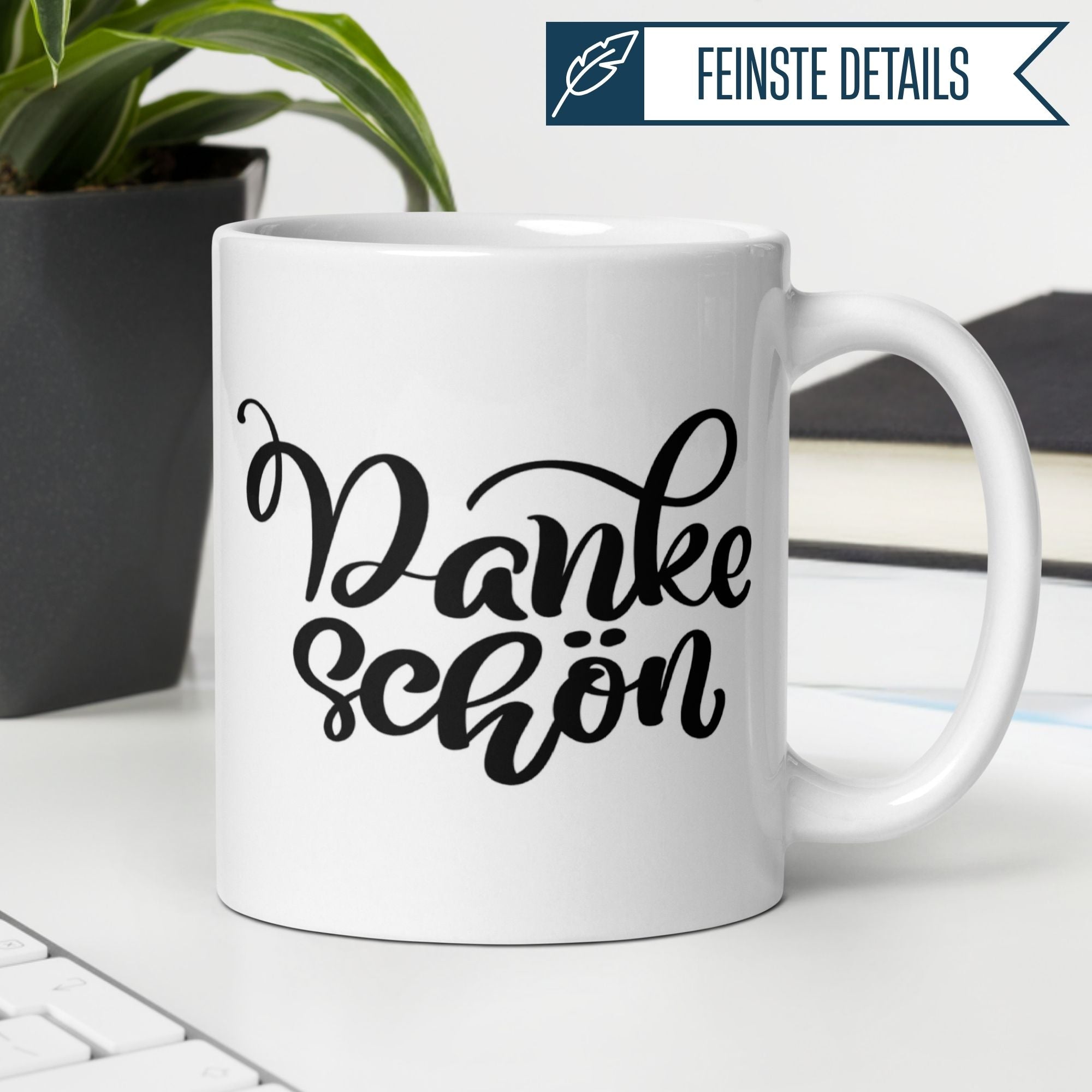 Elegante Tasse mit handgeschriebenem Schriftzug 'Danke schön' für stilvolle Wertschätzung.