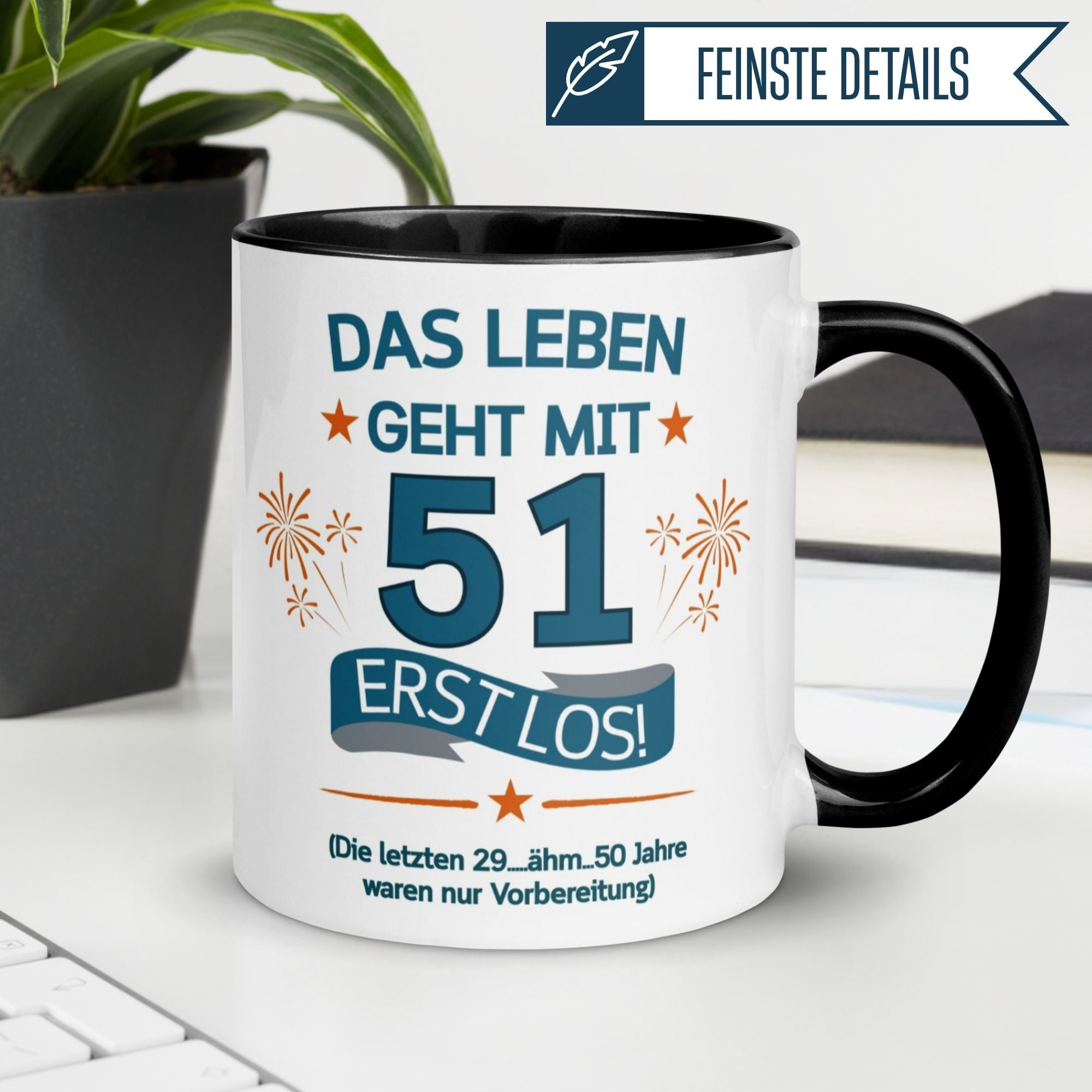 Momentals Tasse für 51. Geburtstag mit Spruch und Feuerwerk, humorvolles Design für Männer.