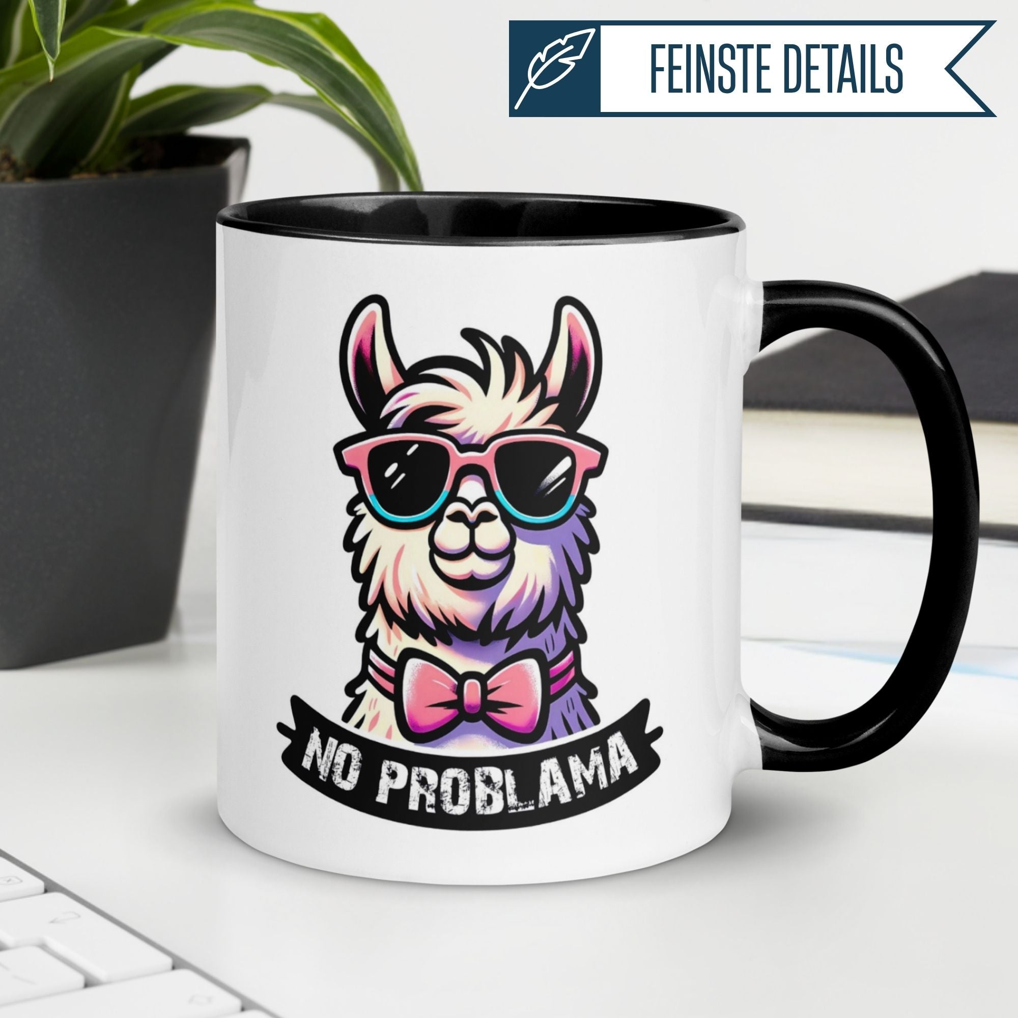 Momentals® Tasse mit Lama in Sonnenbrille und pinker Fliege, Aufschrift 'No Problama', ideal für Tierliebhaber.