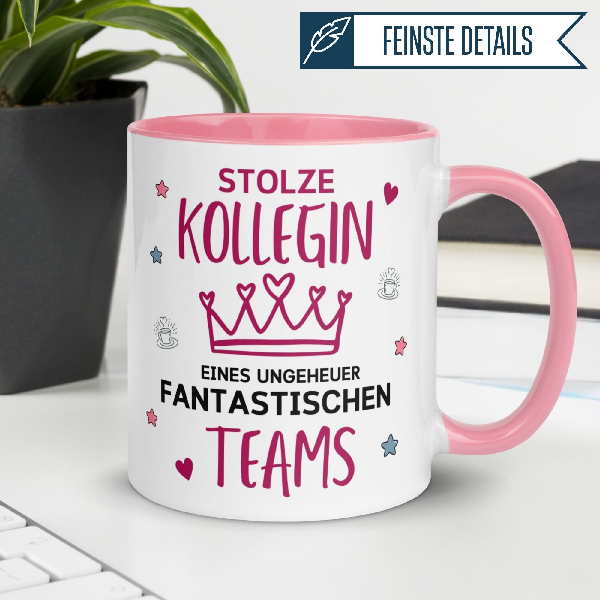 Momentals Tasse für Kollegin mit Krone und Spruch: Stolze Kollegin eines fantastischen Teams.