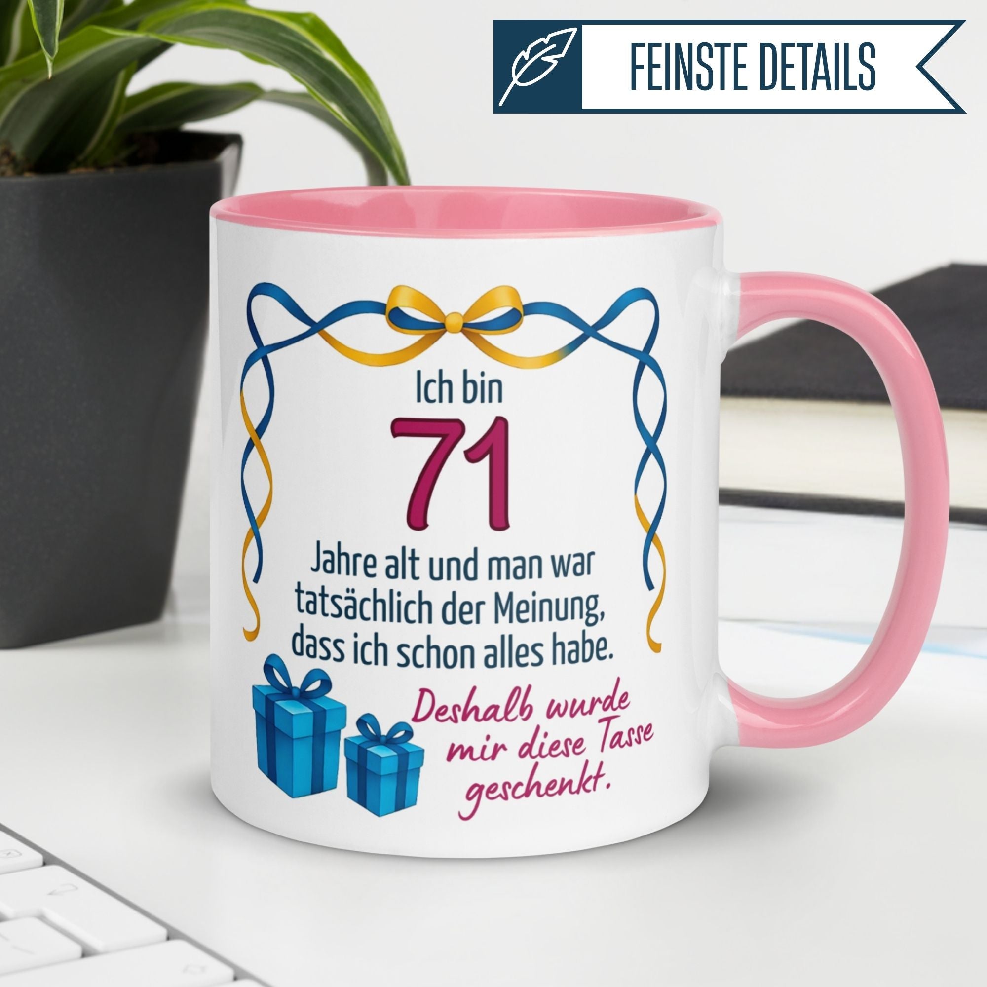 Humorvolle Tasse zum 71. Geburtstag mit witzigem Spruch und bunten Geschenken.
