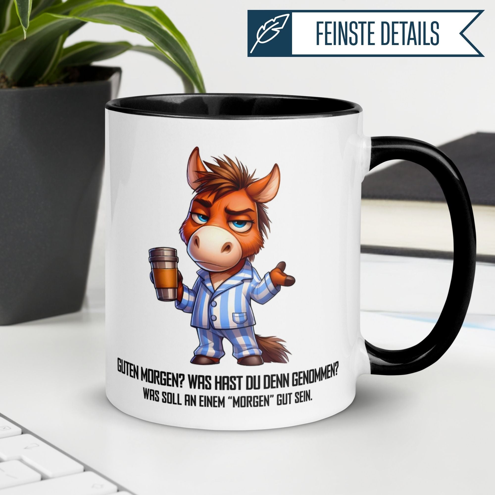 Momentals Tasse mit genervtem Maultier im Pyjama und Spruch über den Morgen.