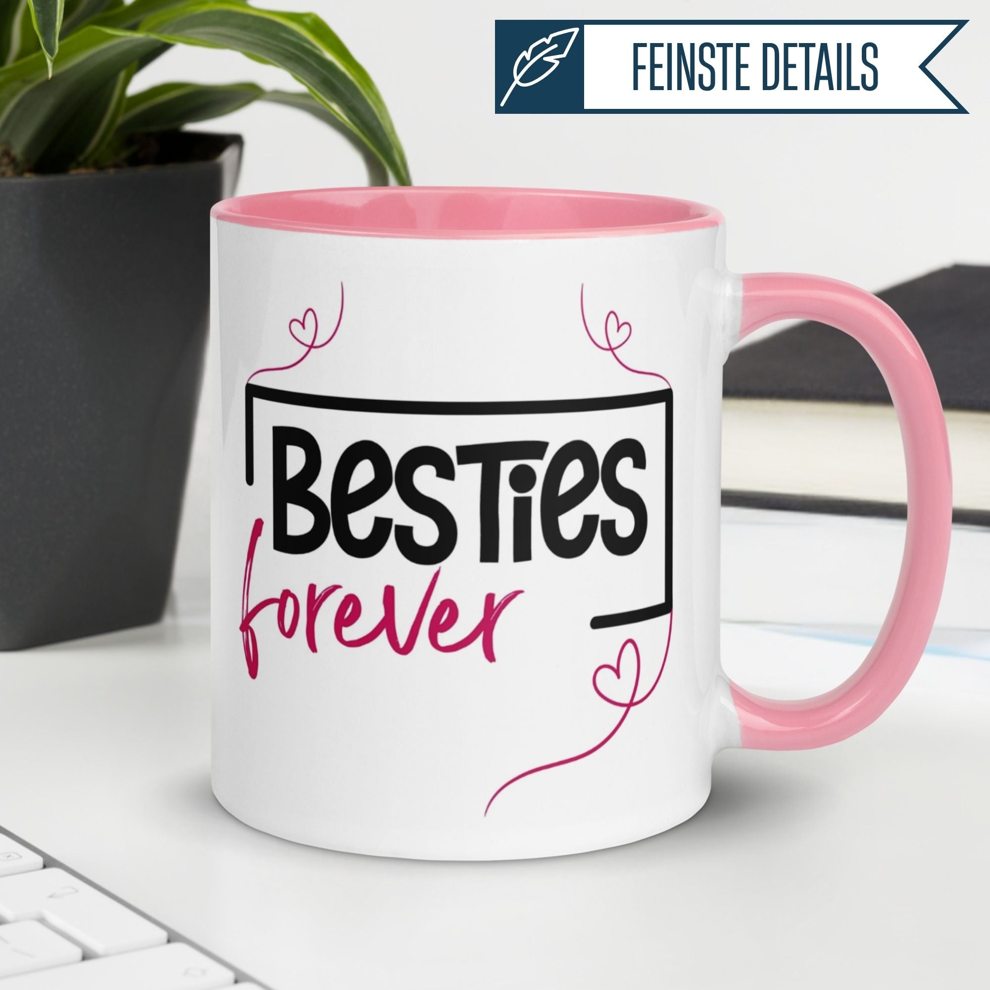 Momentals® Tasse mit Aufdruck 'Besties forever', pinke Innenseite und Herzlinie, perfektes Geschenk für Freunde.