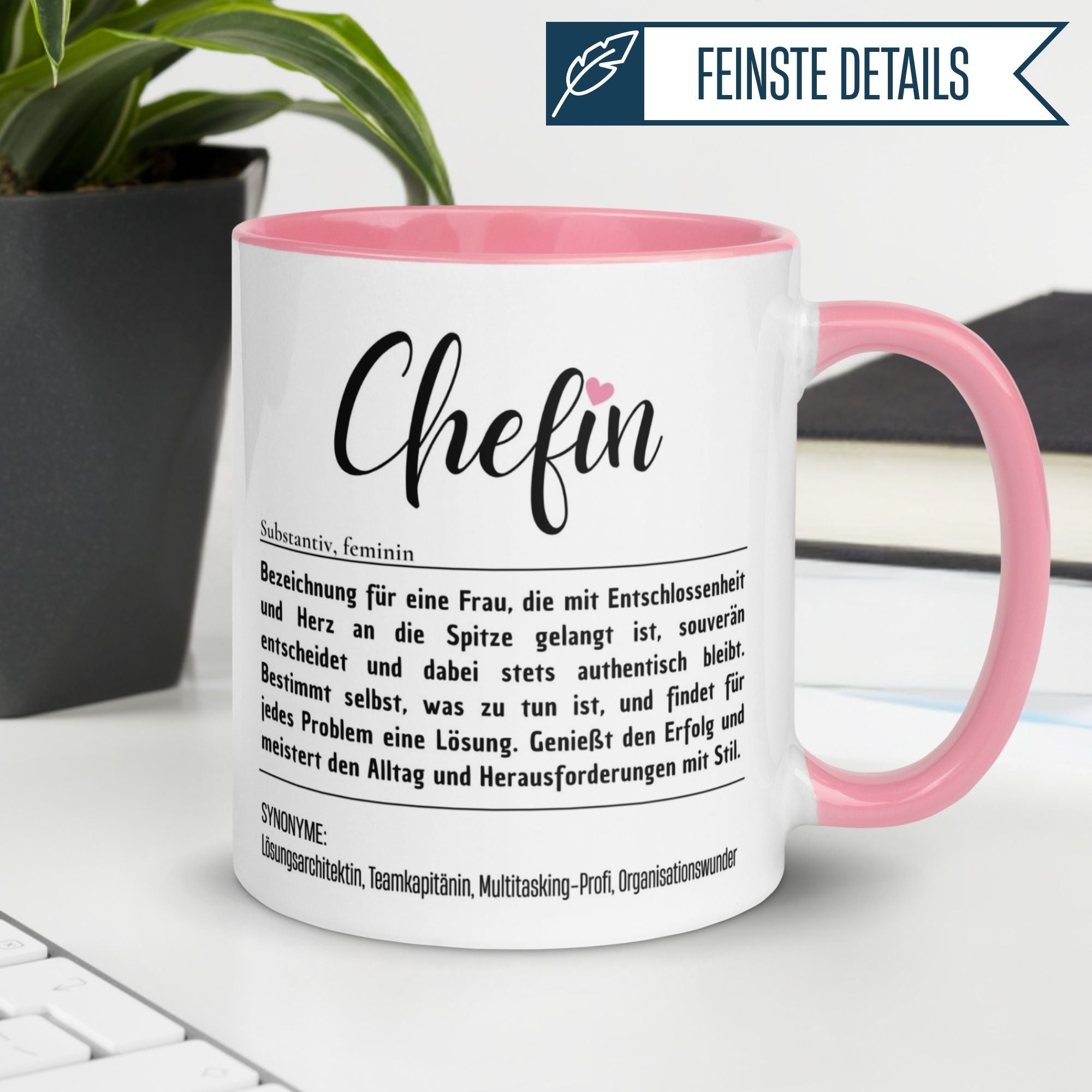 Momentals Tasse Chefin mit Duden-Definition und humorvollem Zusatz für ein respektvolles Abschiedsgeschenk.