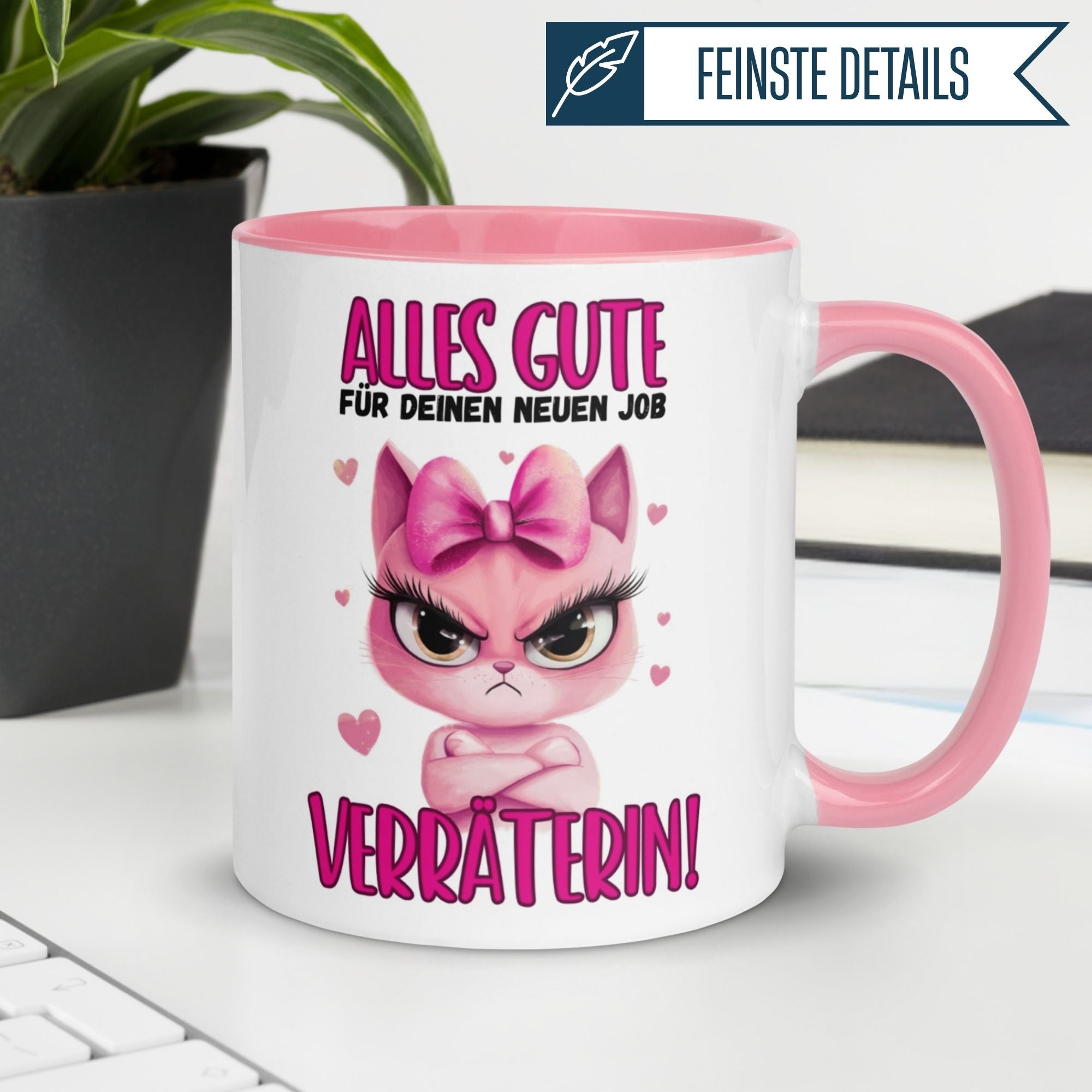Momentals Tasse "Alles Gute für deinen neuen Job – Verräterin!" mit rosa Katze und Schleife, symbolisiert Freundschaft.