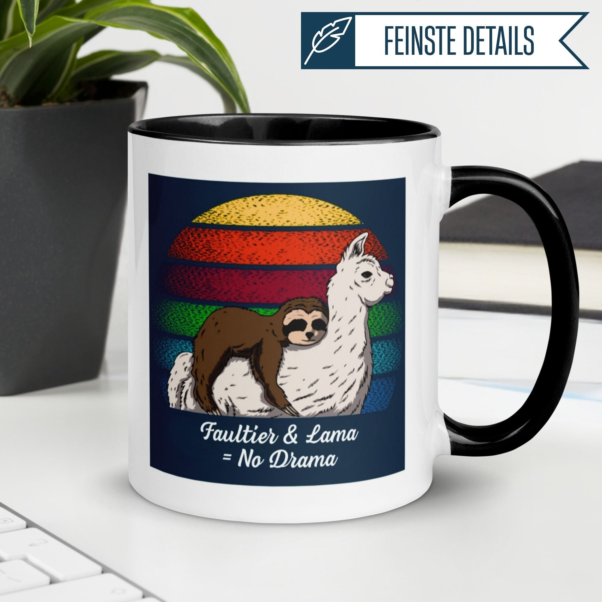 Momentals® Tasse mit Faultier und Lama, Motiv "Faultier & Lama = No Drama", entspannter Retro-Stil.
