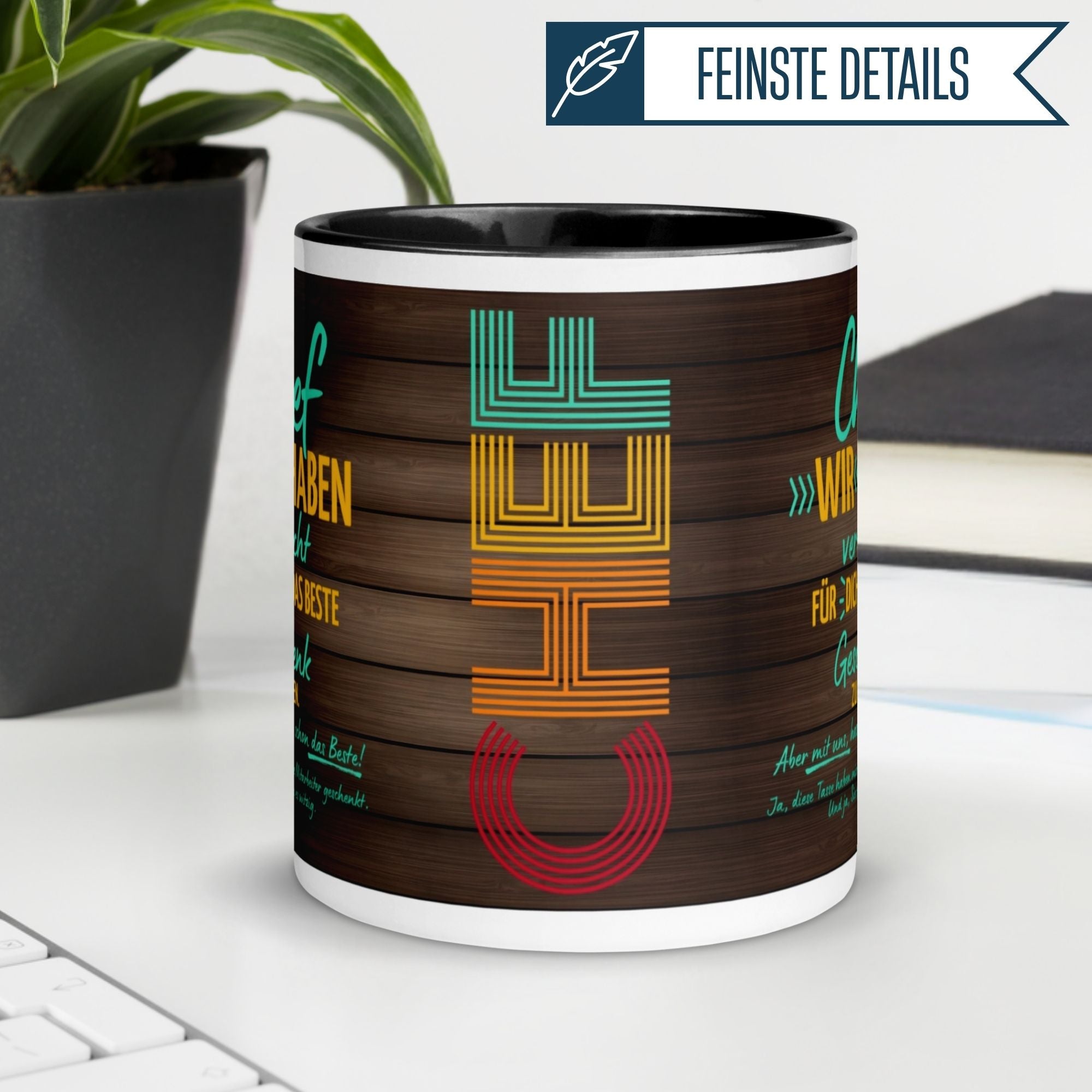 Momentals® Tasse Chef mit buntem Schriftzug und spritzigem Design, perfektes Geschenk für den humorvollen Chef.