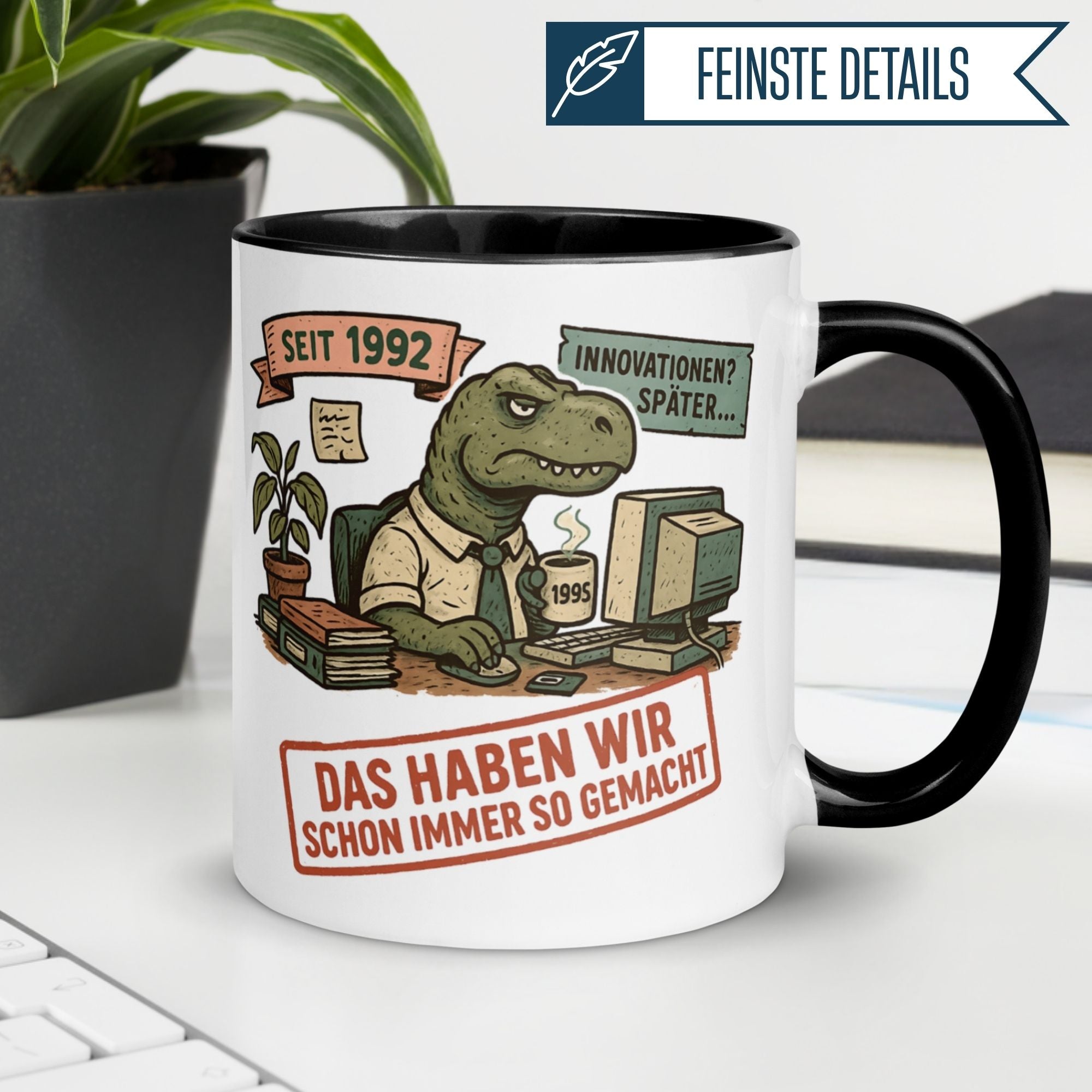 Momentals Tasse Chef mit Dinosaurier und Spruch 'Das haben wir schon immer so gemacht', Retro-Design, humorvoll.