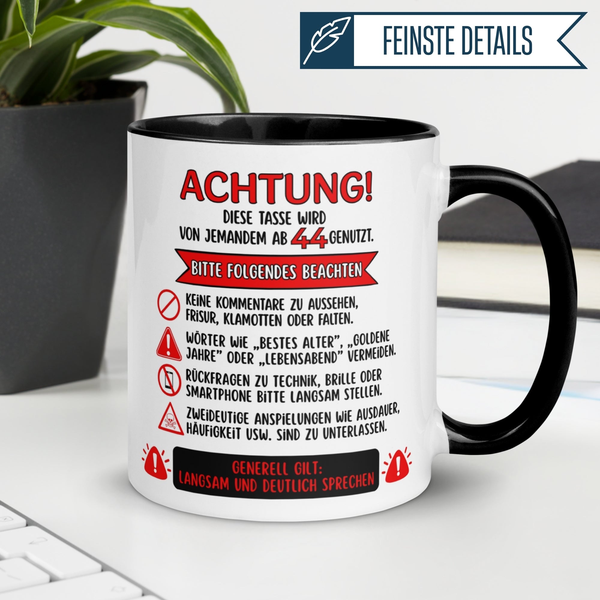 Momentals® Tasse 44. Geburtstag | Warnhinweis & Spruch | Achtung – Diese Tasse wird von jemandem ab 44 genutzt