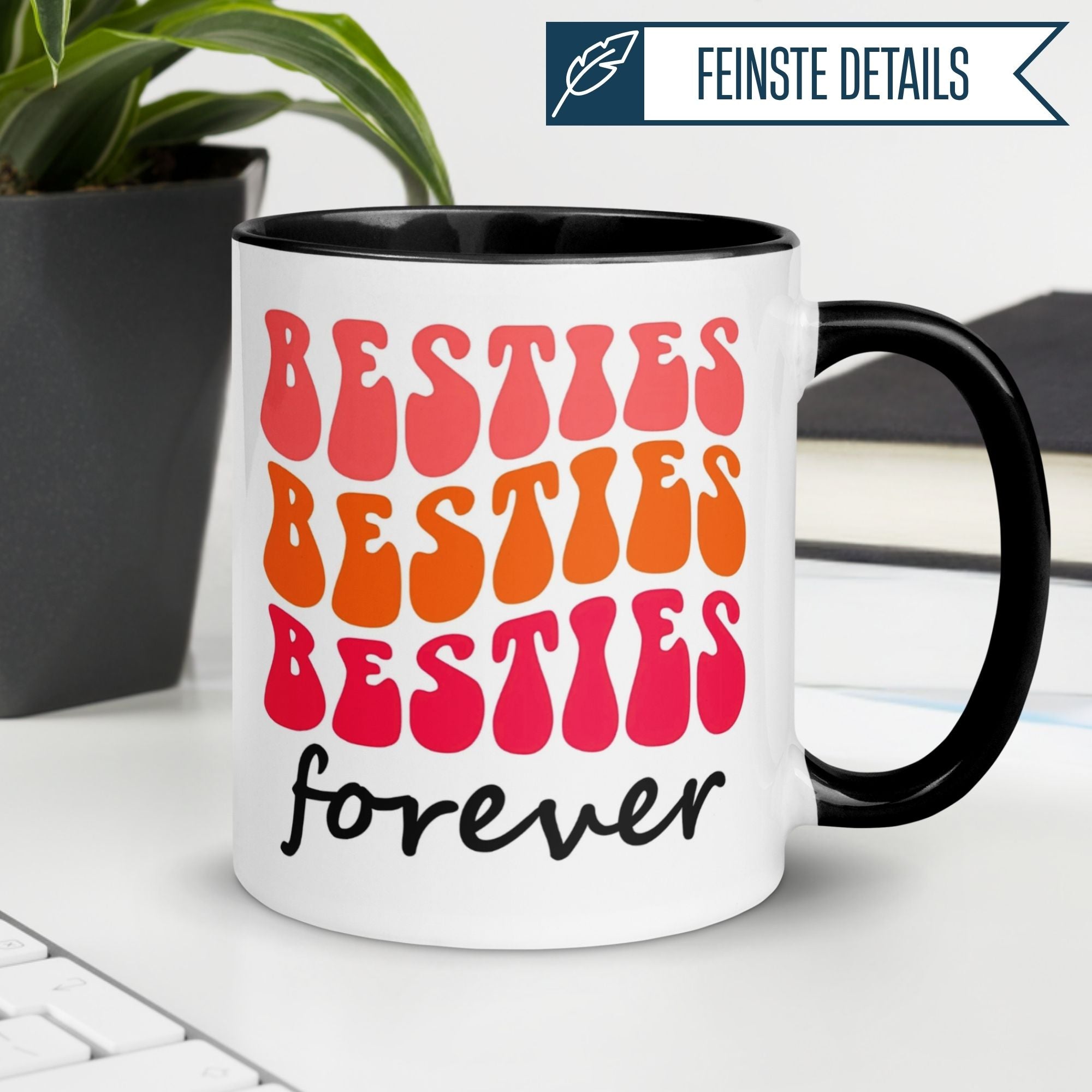Momentals® Tasse mit buntem Retro-Schriftzug "Besties Forever" auf Weiß, ideal für beste Freundinnen.
