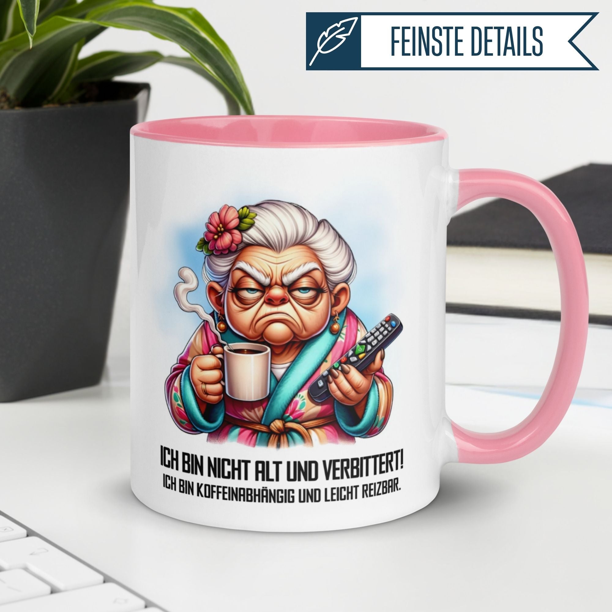 Momentals Tasse für Morgenmuffel mit witziger Oma und Spruch über Koffeinabhängigkeit und Reizbarkeit.