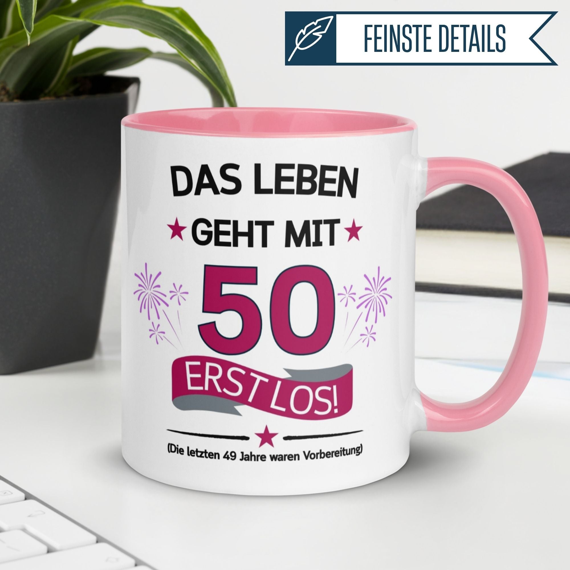 Momentals® Tasse zum 50. Geburtstag mit Spruch: "Das Leben geht mit 50 erst los!" und buntem Feuerwerk.