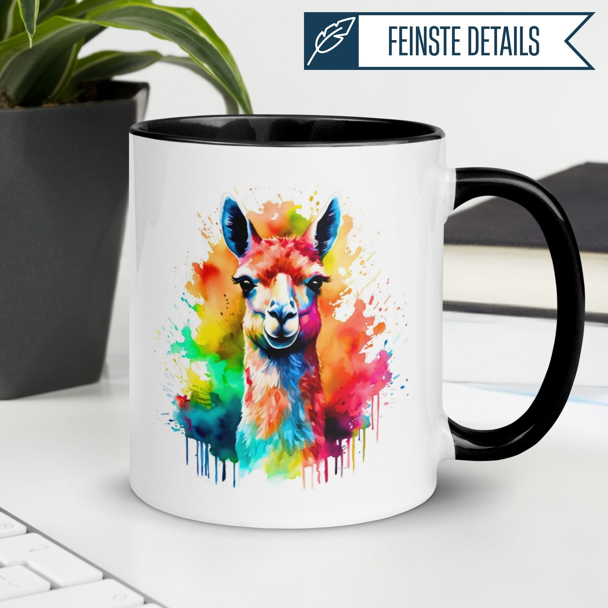 Bunte Lama-Tasse von Momentals mit Aquarell-Motiv für tierliebe Kaffeegenießer.