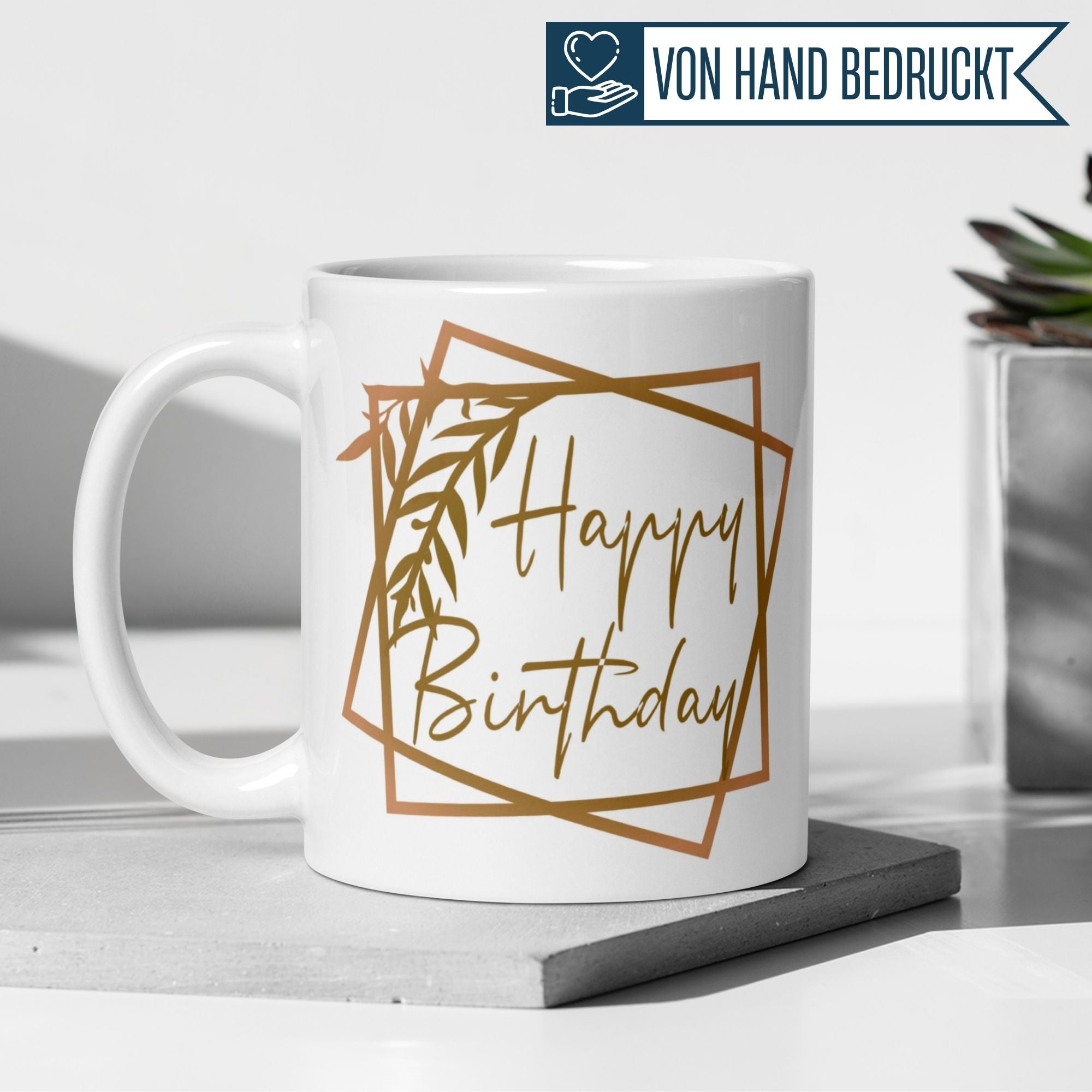 Elegante weiße Tasse mit goldenem 'Happy Birthday'-Schriftzug im minimalistischen Doppelrahmen.