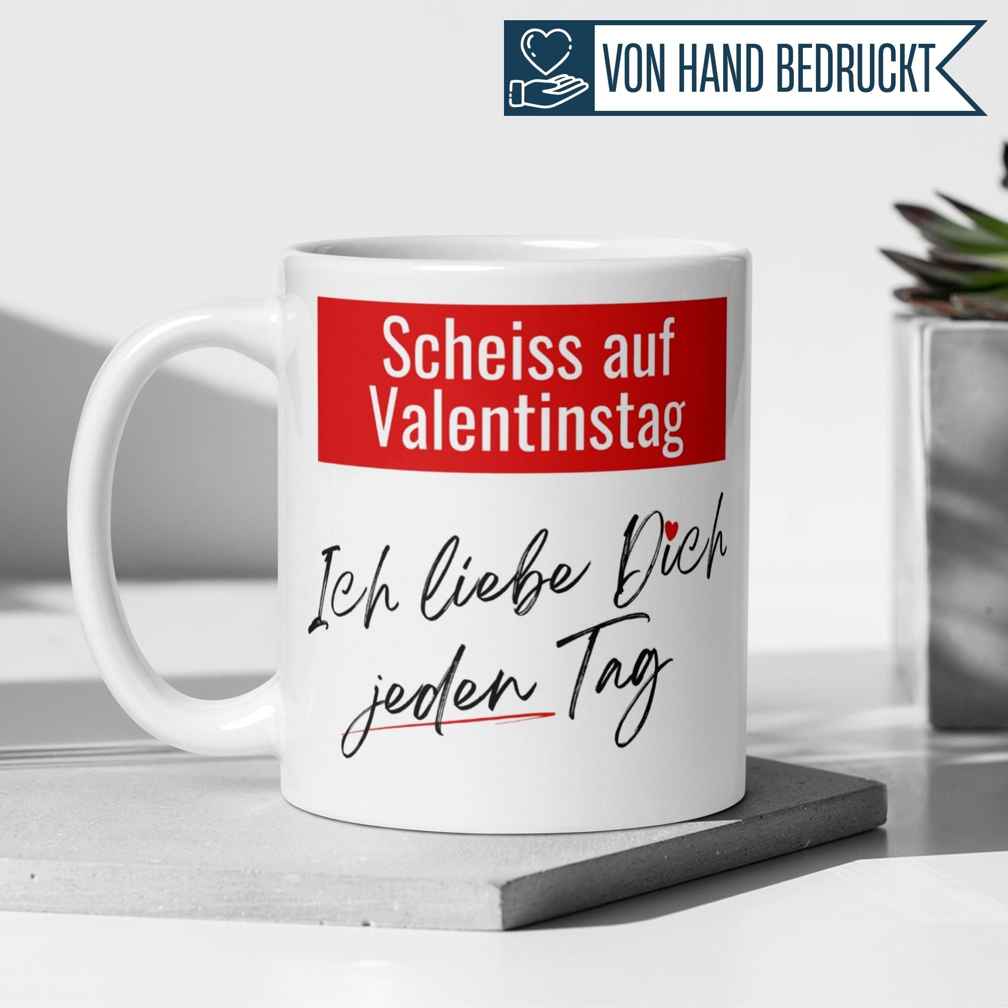 Momentals® Tasse mit Spruch "Scheiss auf Valentinstag - Ich liebe Dich jeden Tag" für jeden Tag der Liebe.
