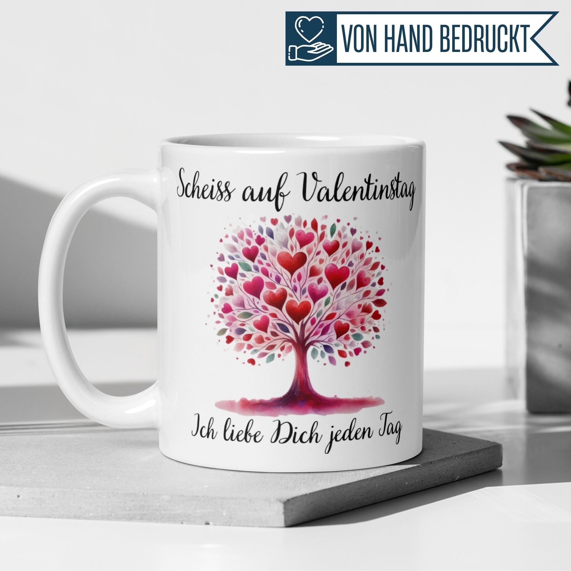 Momentals® Tasse mit Herzen und Spruch "Scheiss auf Valentinstag" – perfekte Geschenkidee für jeden Tag.