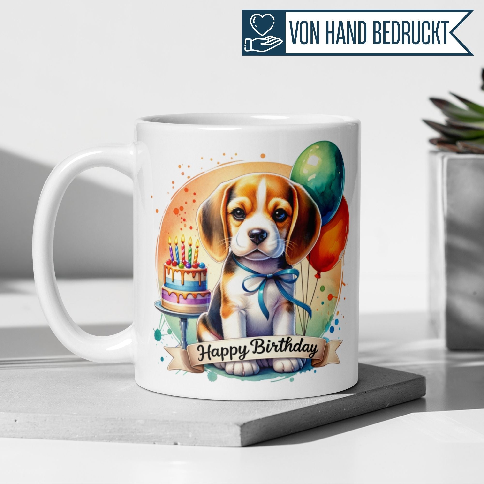 Momentals Tasse mit Beagle, Geburtstagskuchen und Ballons – perfekte Geschenkidee für Geburtstagsfeiern.