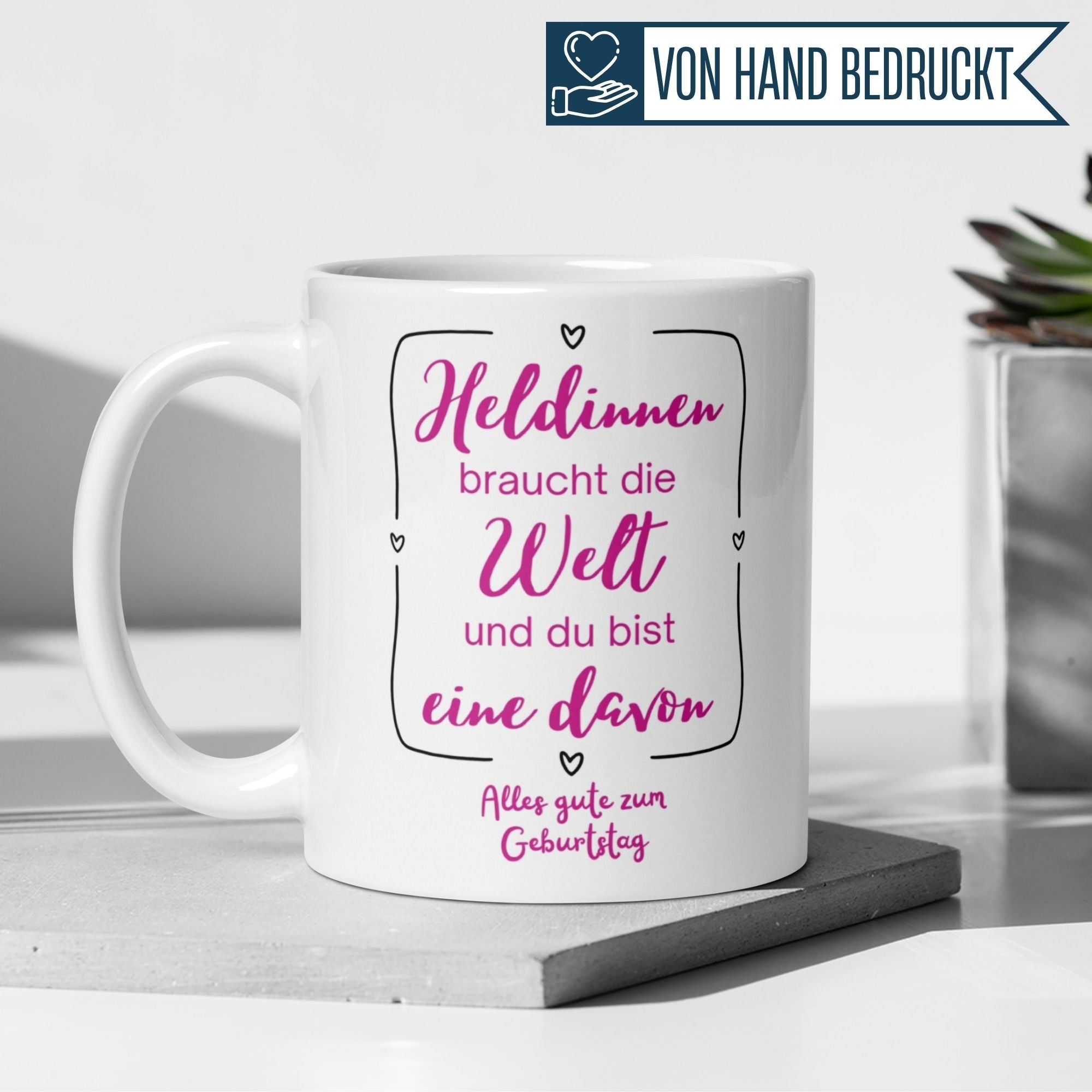 Tasse mit Spruch für Heldinnen: "Heldinnen braucht die Welt, und du bist eine davon. Alles gute zum Geburtstag."