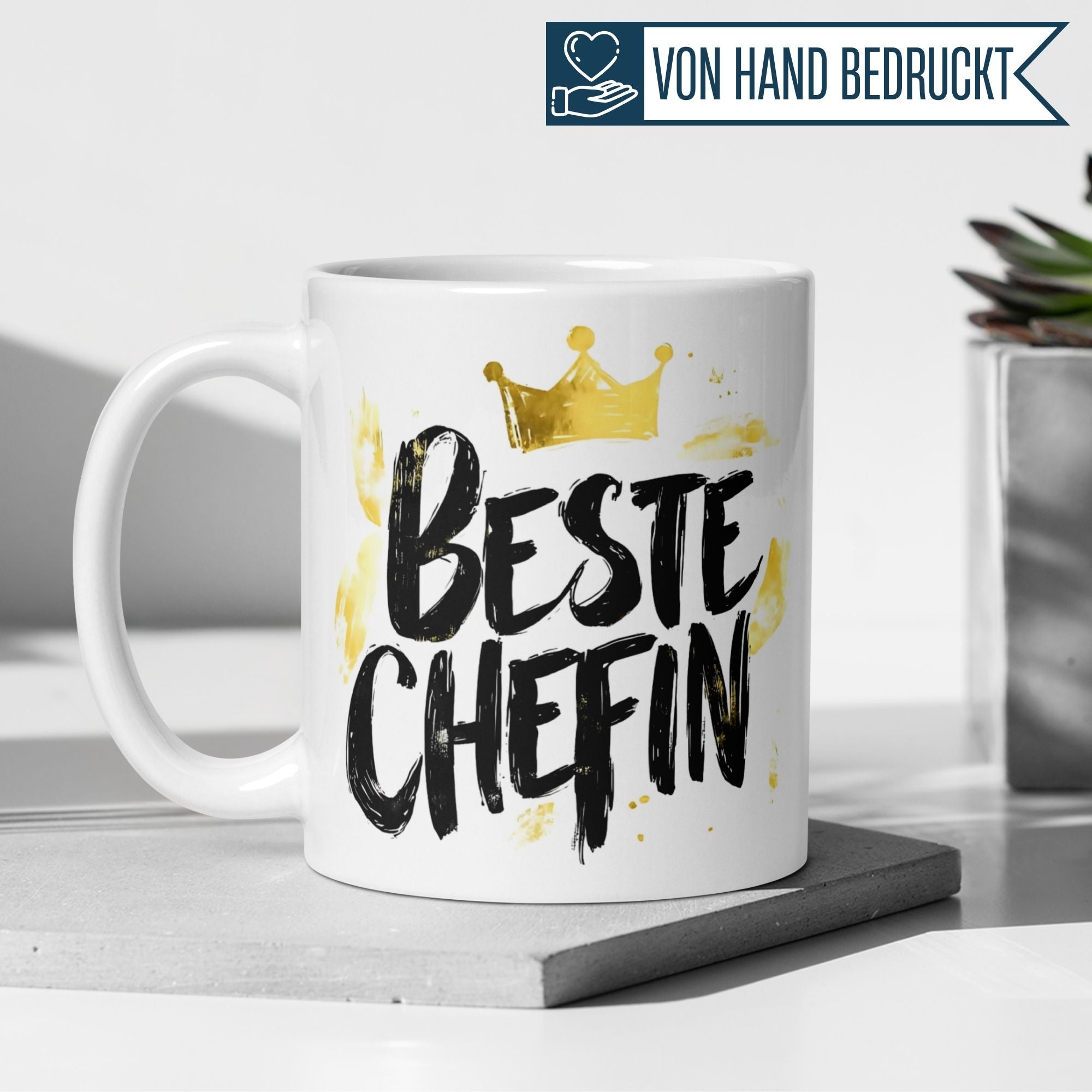 Momentals Tasse für die beste Chefin mit goldener Krone, perfektes Abschiedsgeschenk für Respekt und Humor.