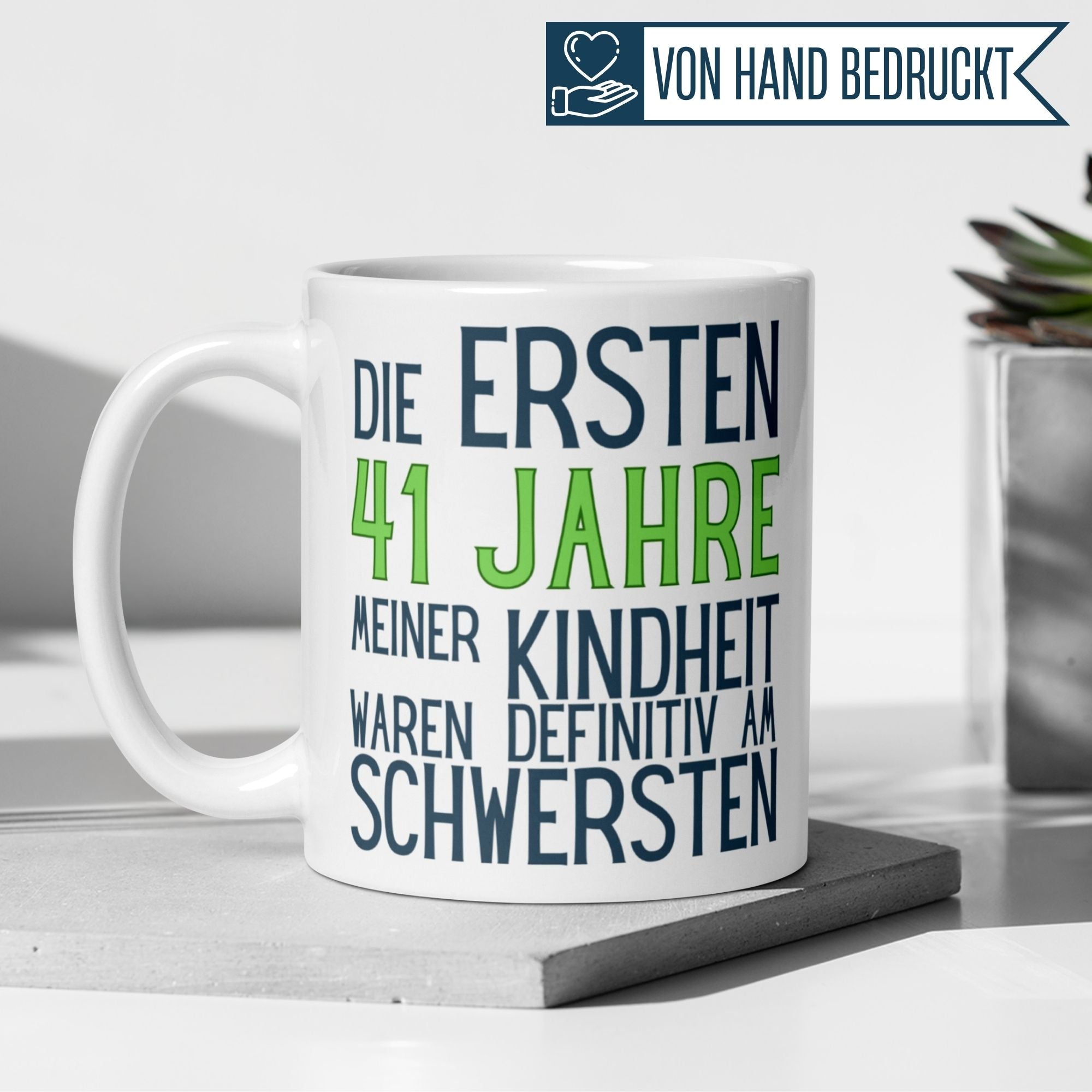 Weißer Kaffeebecher mit einem humorvollen Spruch zum 41. Geburtstag, ideal für den Kindheits-Feierlichkeiten.