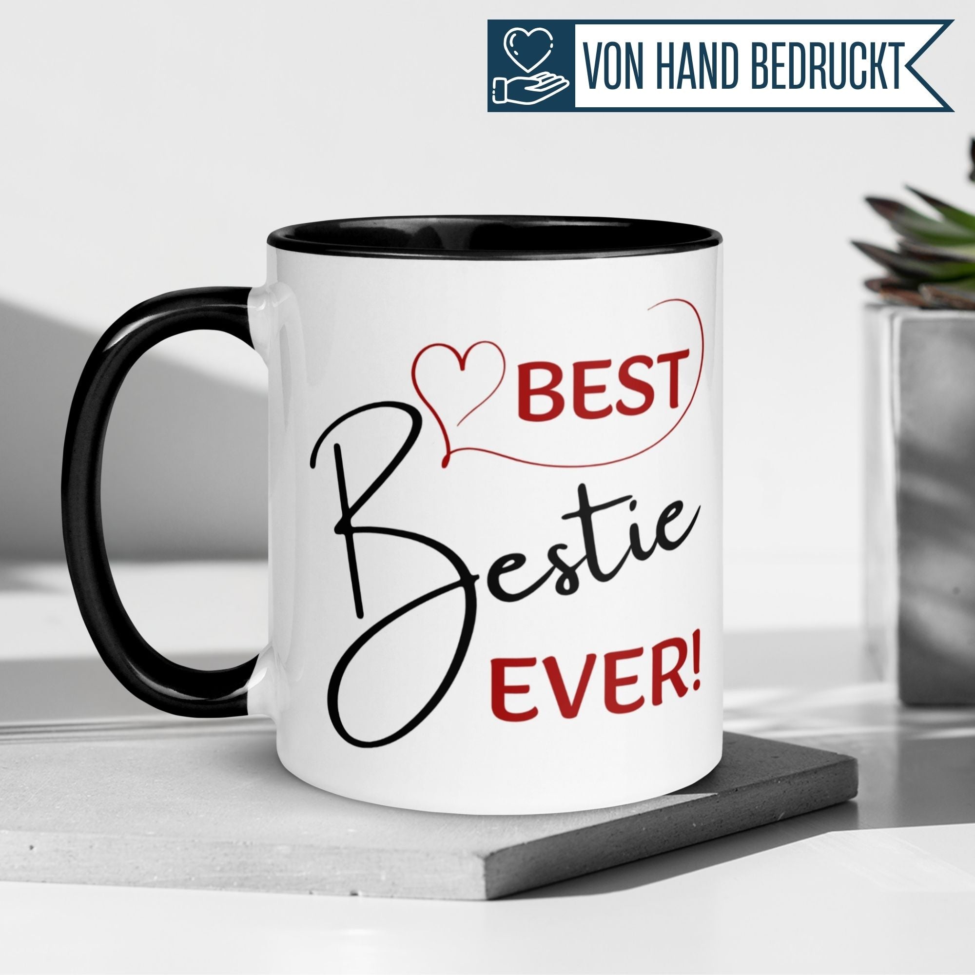 Momentals Tasse mit Schriftzug 'Best Bestie Ever', modernes pink-schwarzes Design, perfekte Geschenkidee.