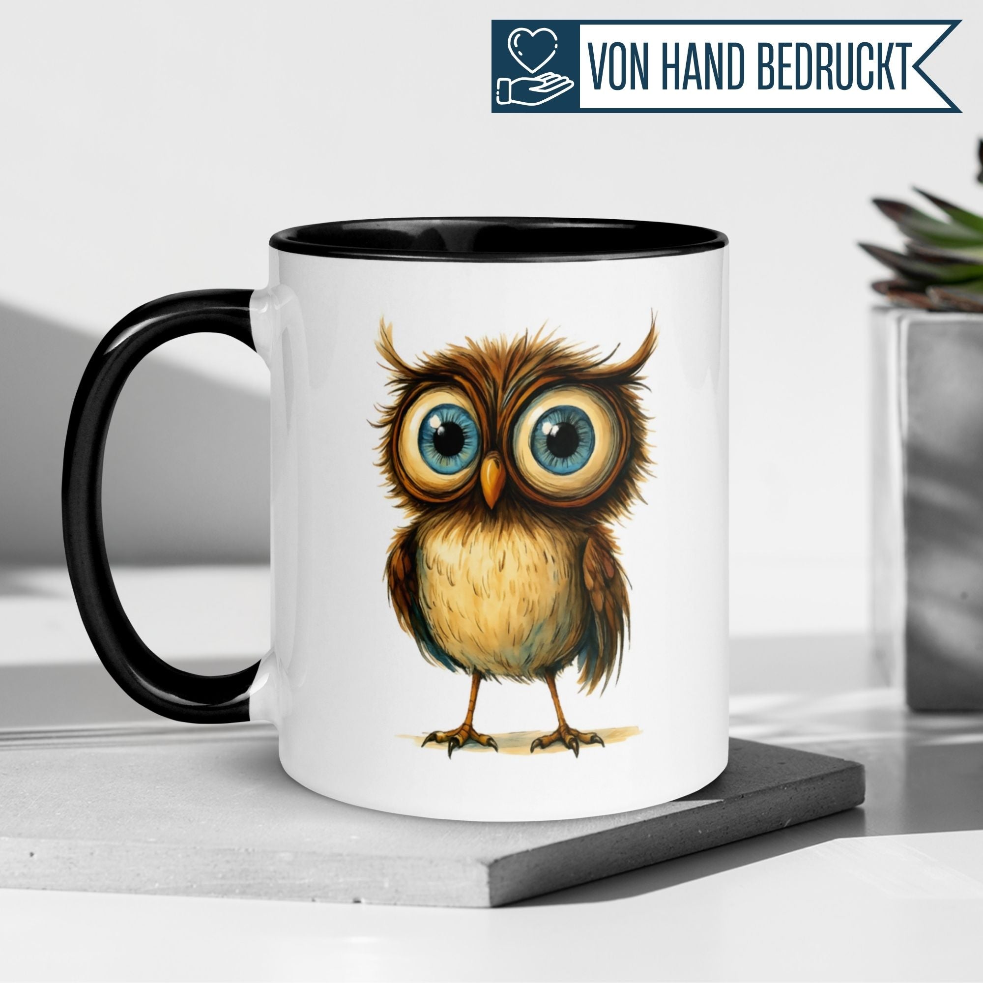Momentals Tasse mit süßer Baby-Eule und dem Spruch: "Blinzel zweimal, wenn du Hilfe brauchst!"