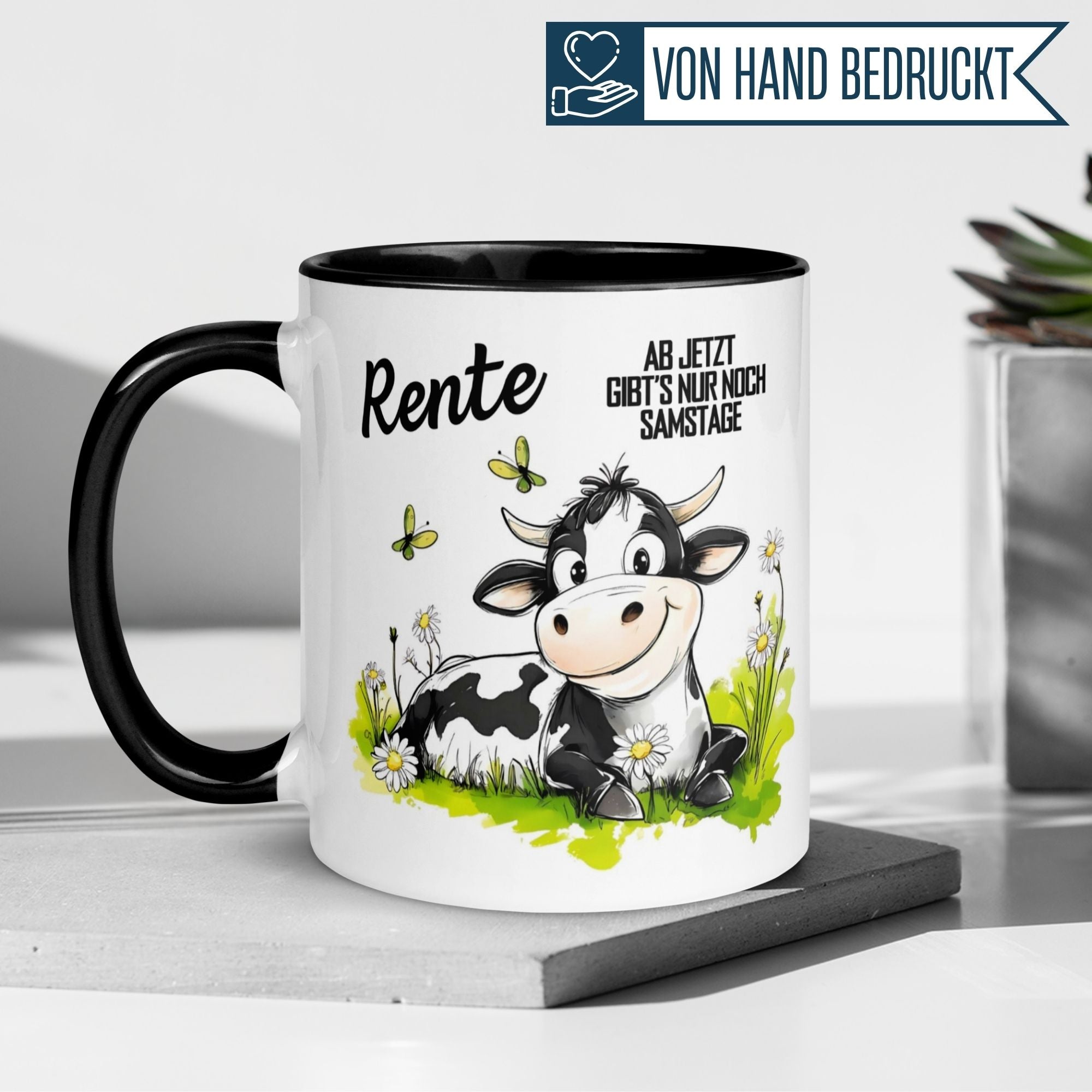 Momentals Tasse mit entspannter Kuh und Spruch für den Ruhestand "Rente - Ab jetzt gibt’s nur noch Samstage"