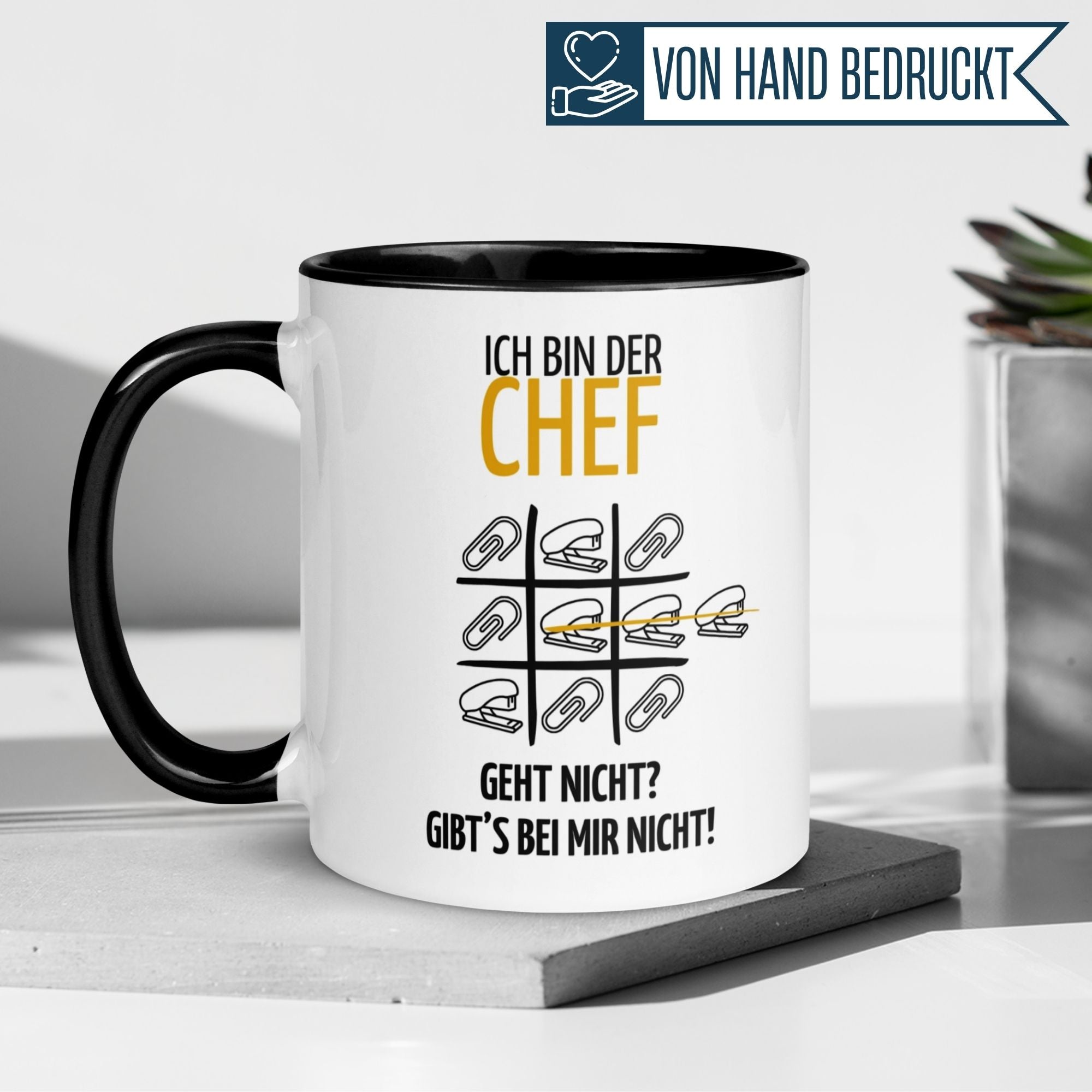 Momentals Tasse Chef mit humorvollem Spruch und Tic-Tac-Toe-Motiv für den Büro-Abschied.