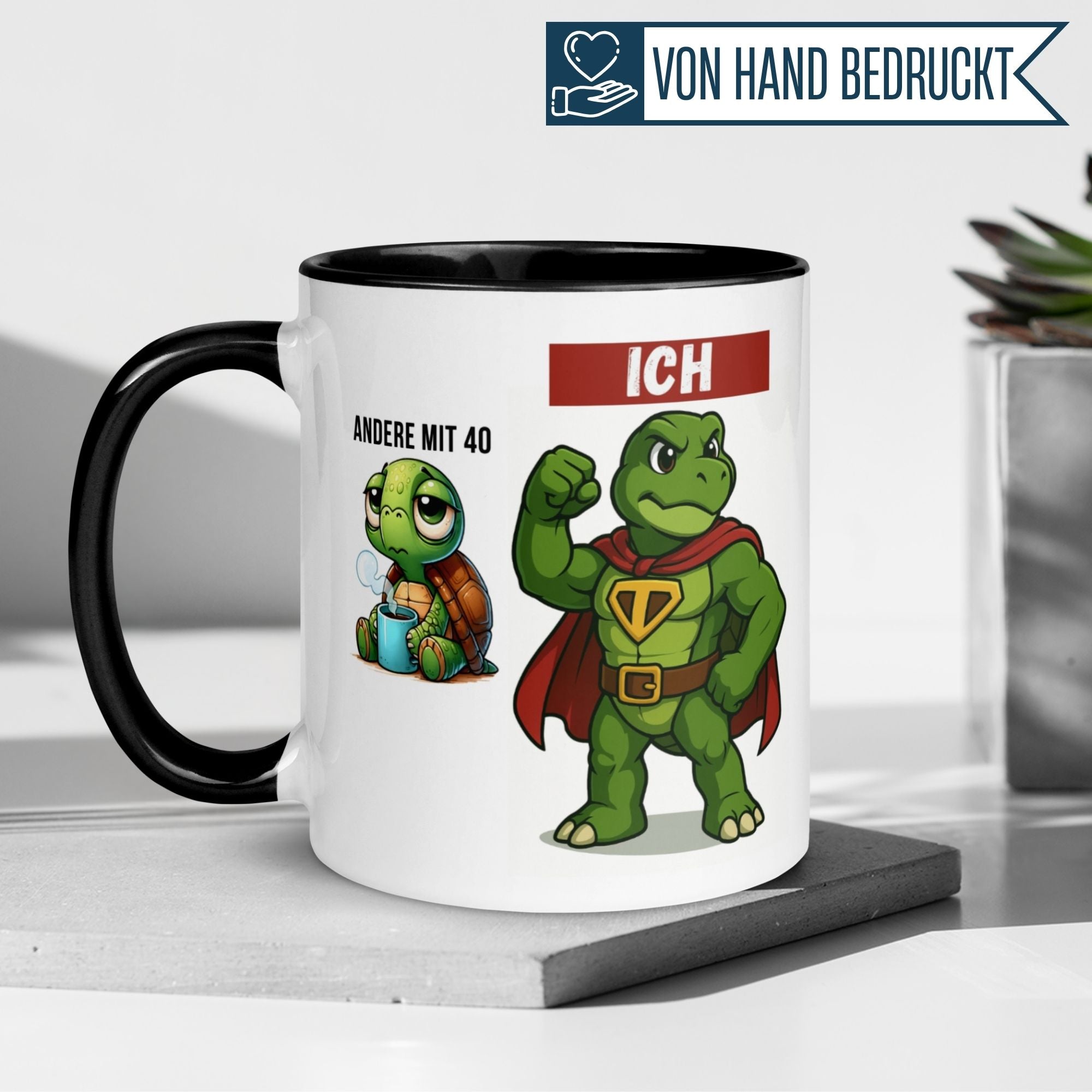 Momentals® Tasse zum 40. Geburtstag mit Schildkröte und lustigem Spruch für Männer.