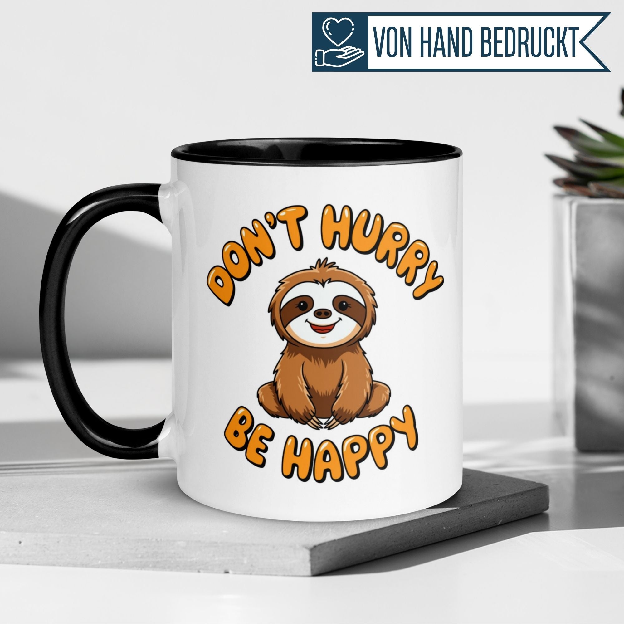 Tasse mit Faultier-Motiv und Spruch "Don’t Hurry – Be Happy" von Momentals, ideal für entspannte Tierfreunde.