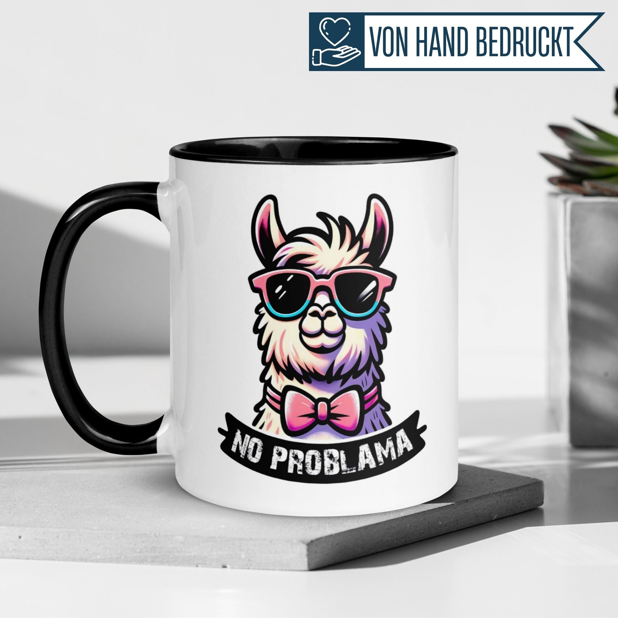 Momentals Tasse mit Lama, Sonnenbrille und Spruch "No Problama", ideal für humorvolle Tierliebhaber.