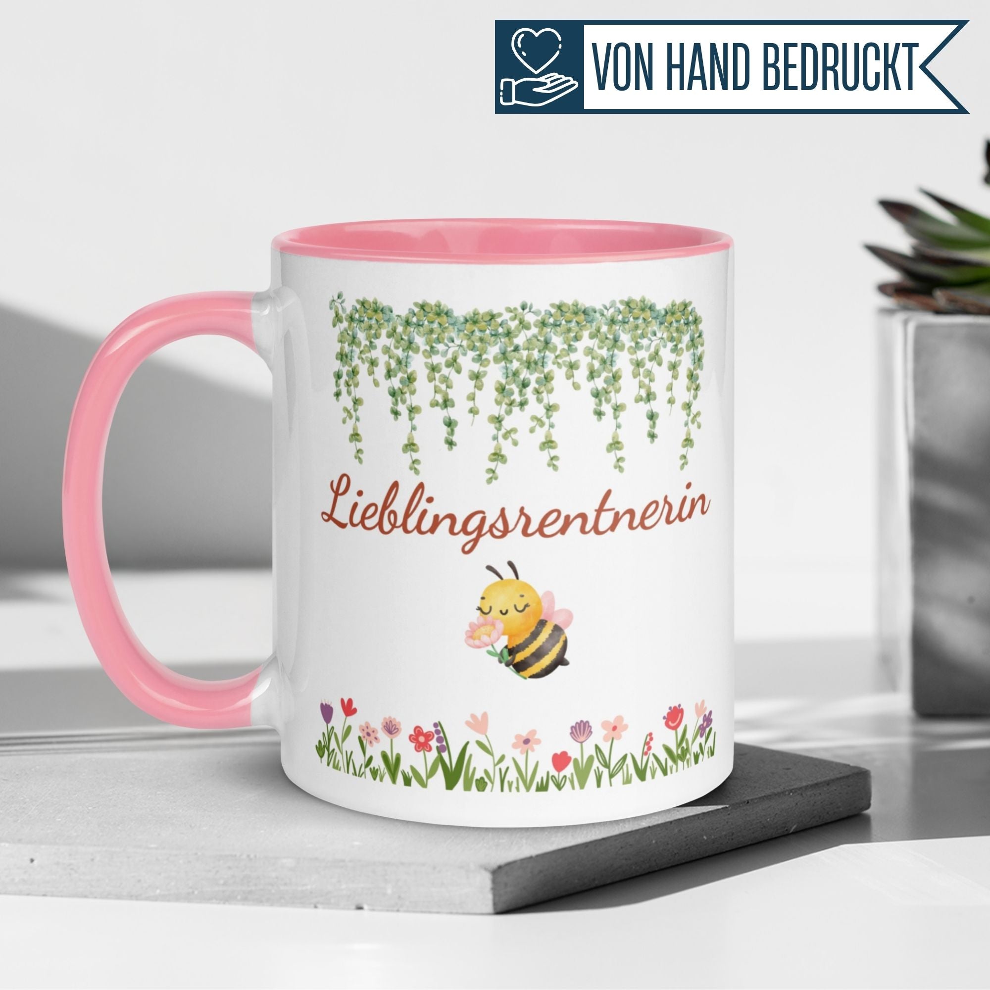 Momentals Tasse "Lieblingsrentnerin" mit fröhlicher Biene und bunten Blumen, perfektes Geschenk für Renteneintritt.