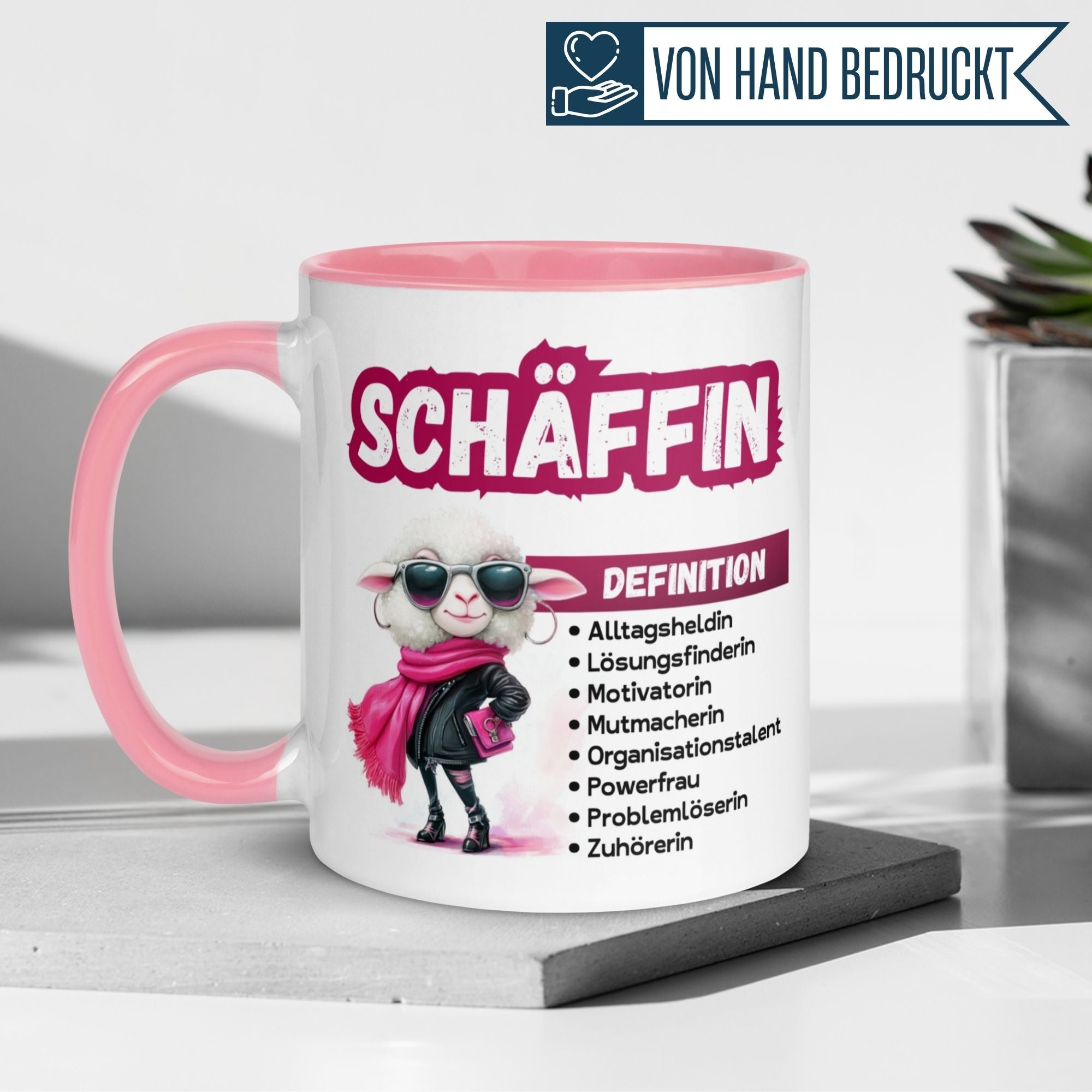 Momentals® Tasse 'Schäffin' mit coolem Schaf, rosa Griff und Definition für die perfekte Chefin.